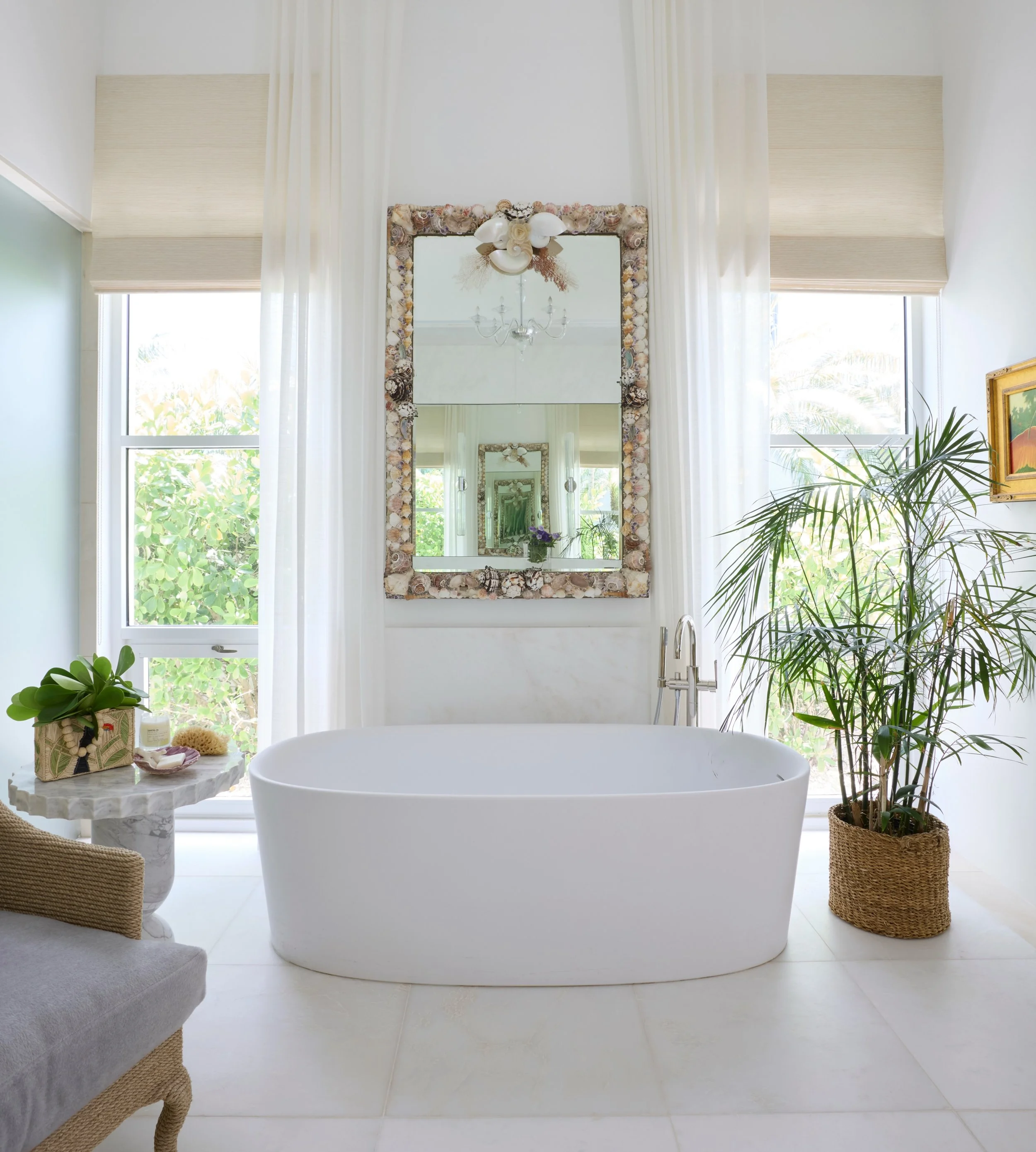 Life&rsquo;s quiet luxuries. A private spa-like retreat designed for slow mornings, long soaks, and a little everyday escape. 🤍

Photography: @jallsopp 

#bathroomdesign #spabathroom #bathroomideas #soakingtub #bathroominspo