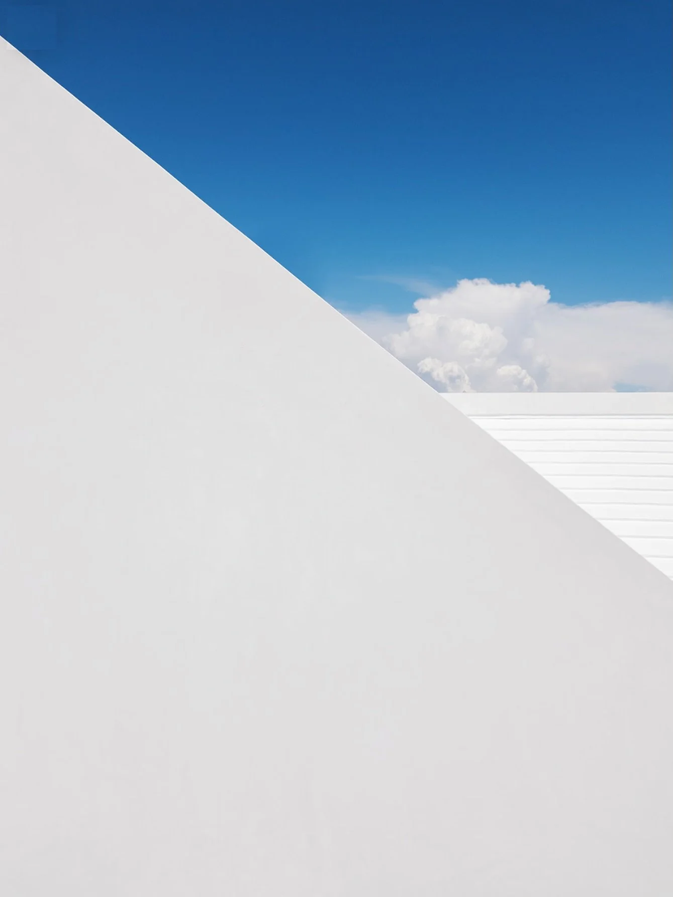 Proof that simple still makes a statement. ☁️

#residentialarchitecture #architecturaldesign #alysbeach #residentialdesign #architecture