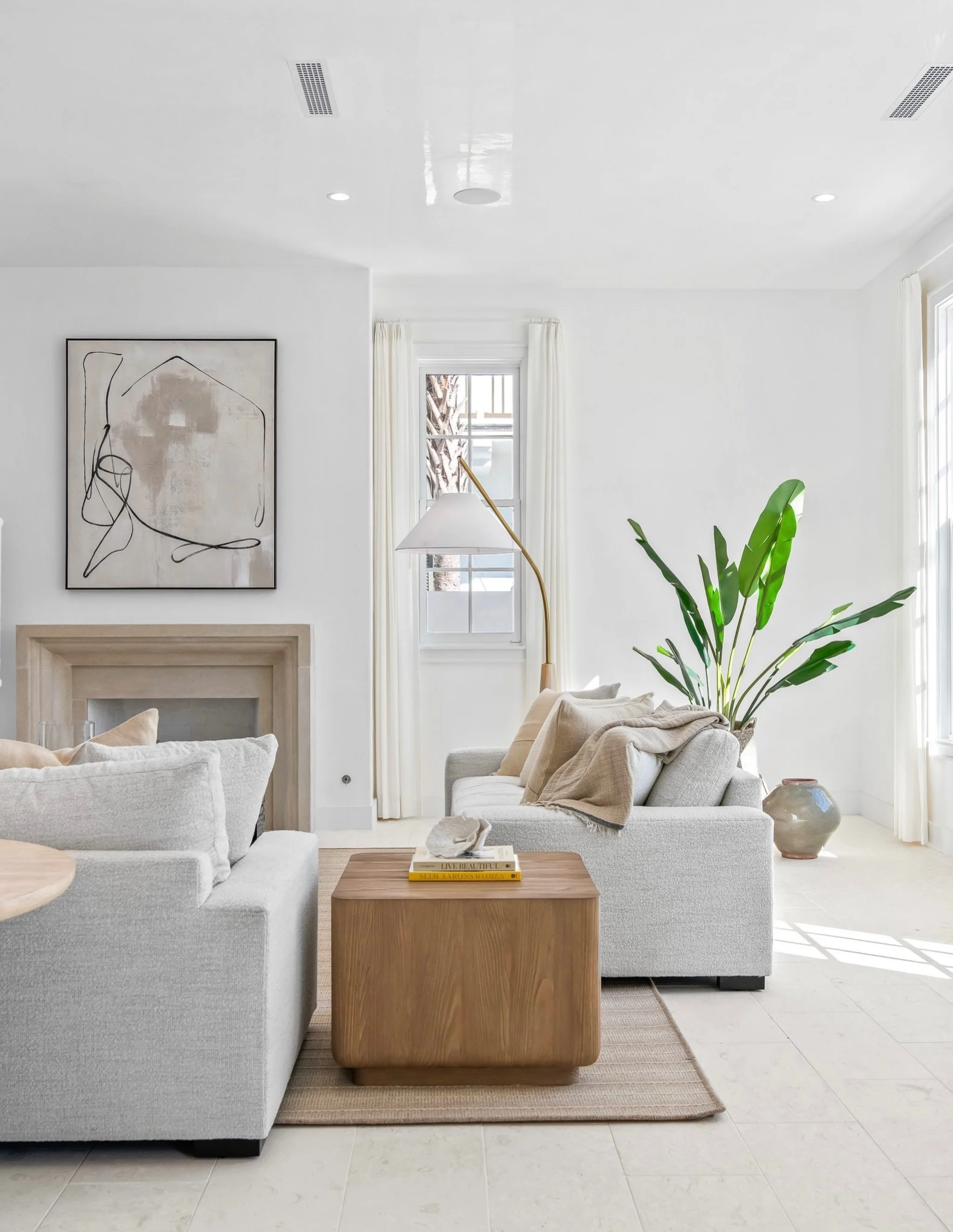 A corner worth a closer look. Layered textures, warm wood tones, and natural light make all the difference. 

#interiordesigninspiration #timelessinteriors #thoughtfuldesign #designdetails #alysbeach
