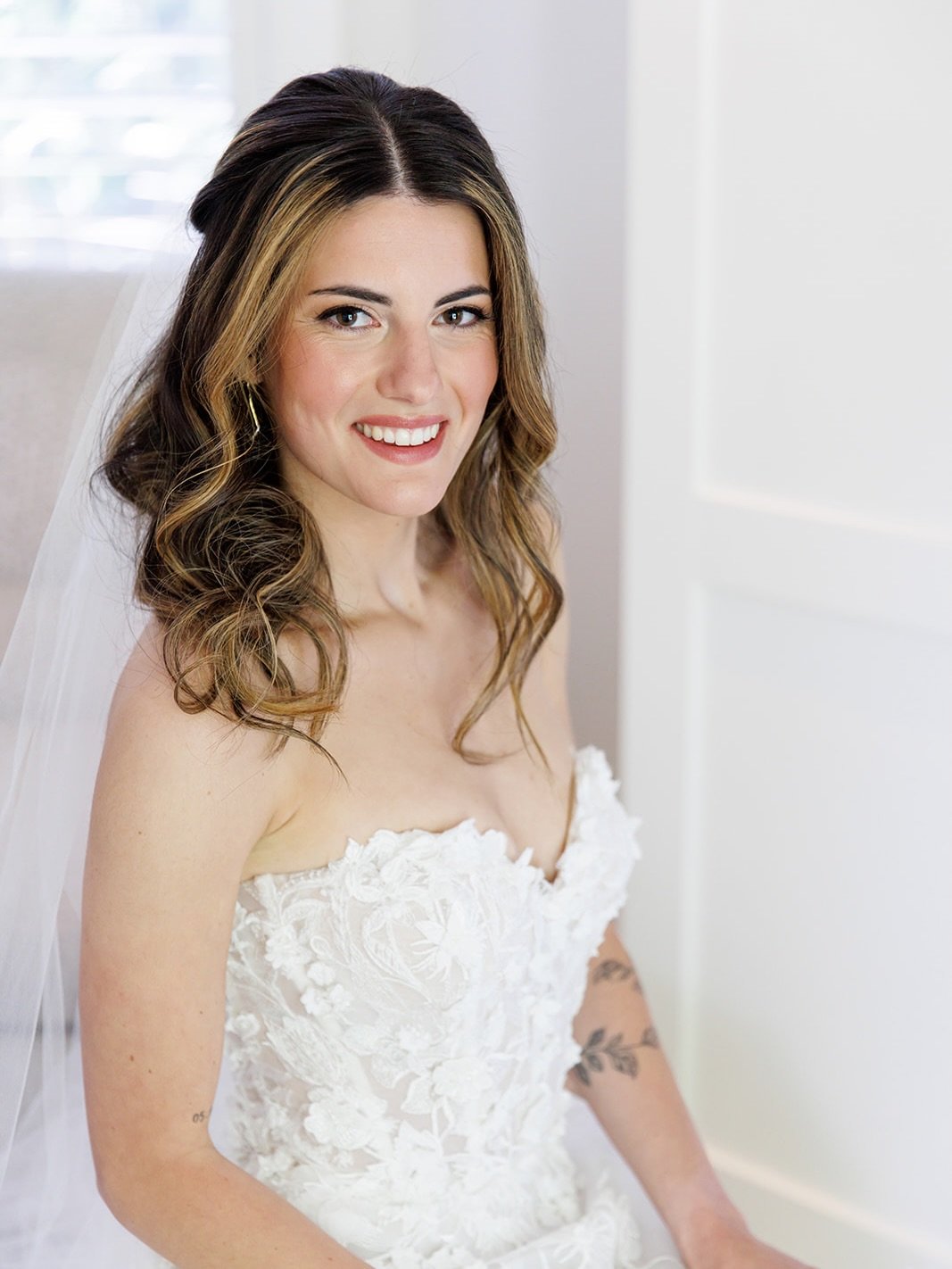 Throwing it back to this beautiful bride, Capri. Swipe to see her reaction to her makeup 🩷

If you&rsquo;re looking for makeup services for your 2026/27 wedding, dates are filling up so don&rsquo;t sleep on it! Send me a DM or contact me through my 