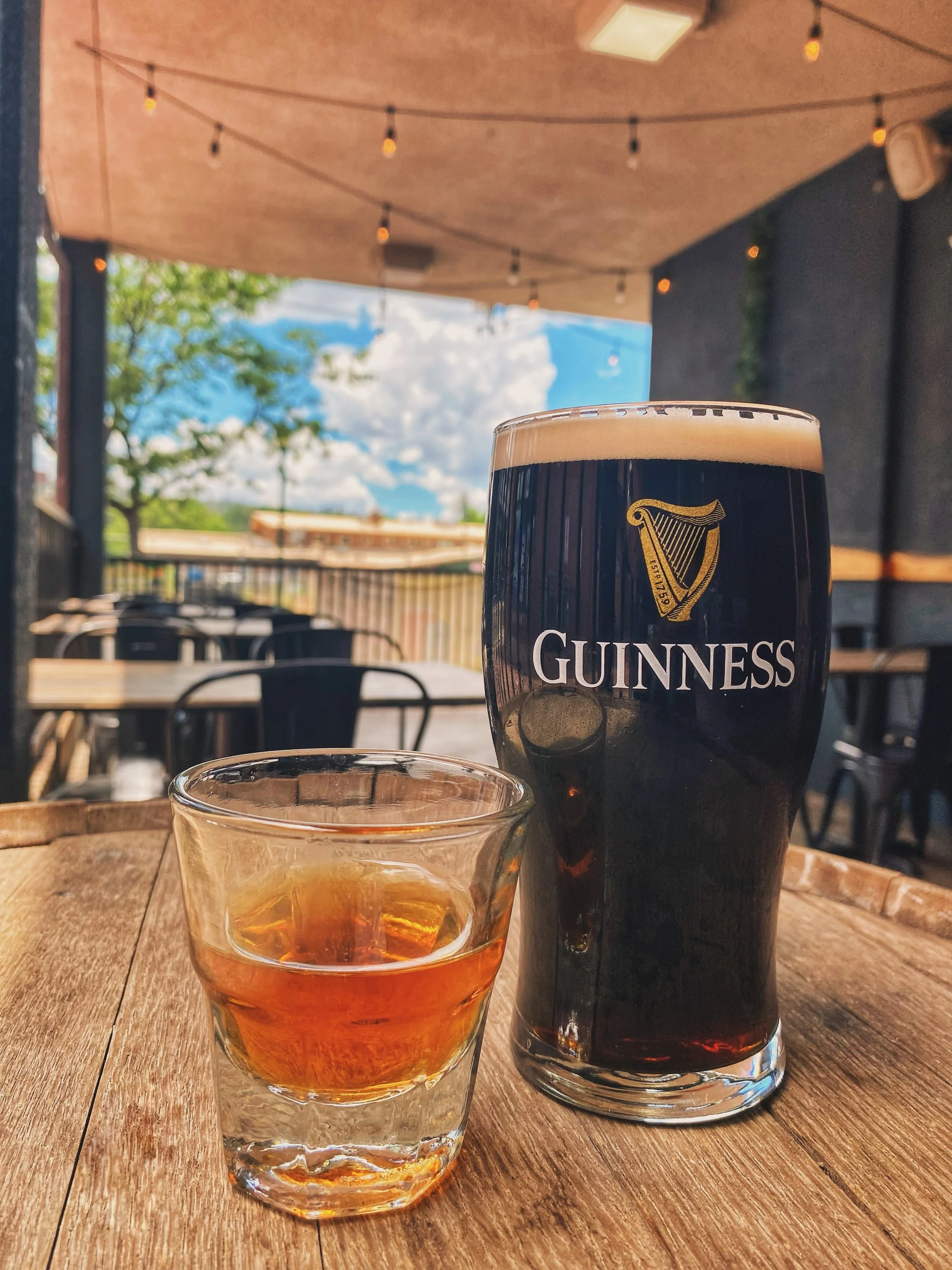 🥃🍺 Lunch of champions? Yes, please. 

A Guinness, a whiskey, and late June patio.

No notes. Sl&agrave;inte! 🍀