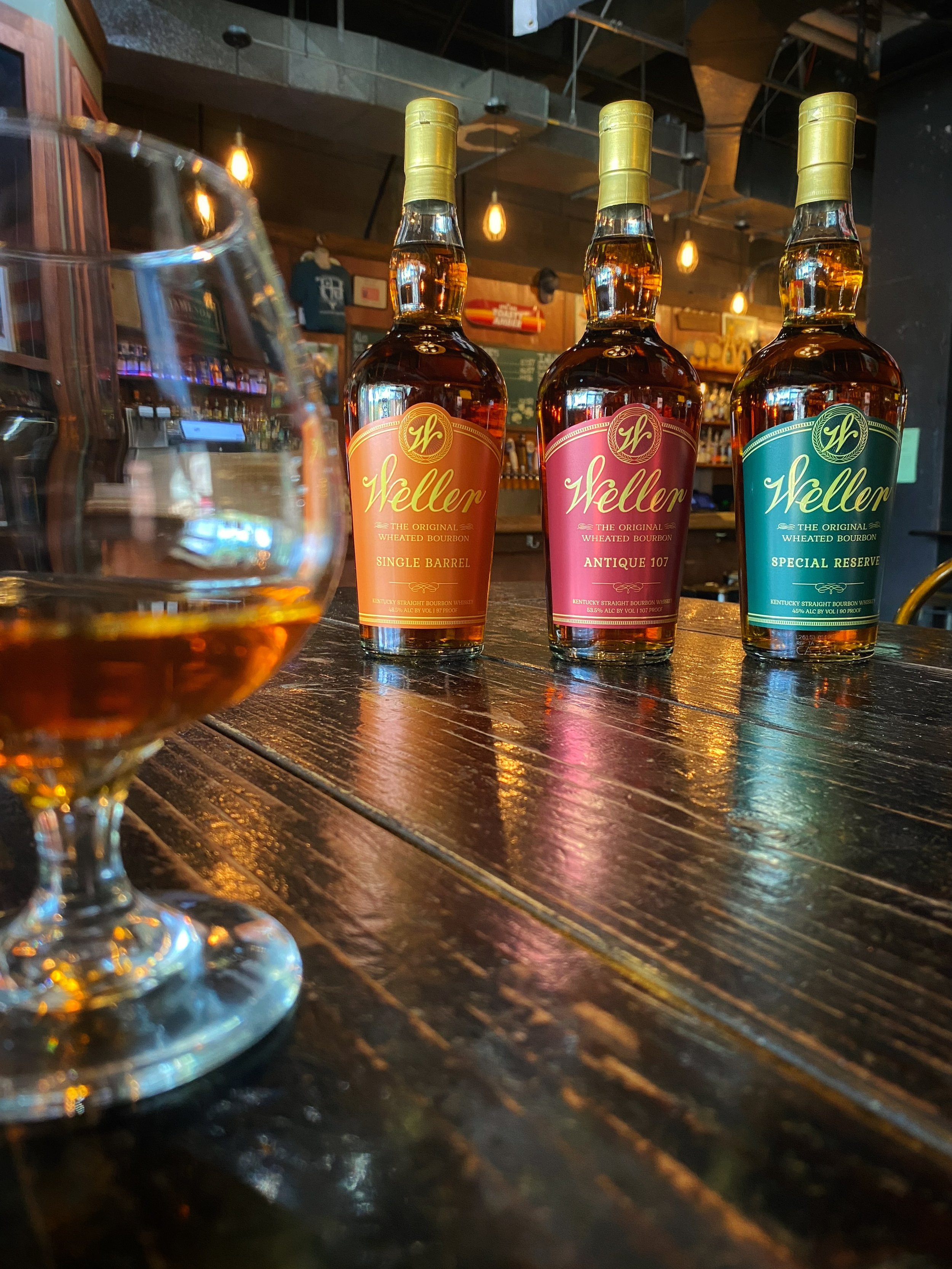 🥃 Do you ever feel like you&rsquo;re being watched?

Because this dram of Weller appears to have the whole family keeping an eye on it.

Behind the glass: Weller Single Barrel, Weller Antique 107, and Weller Special Reserve, three very good reasons 
