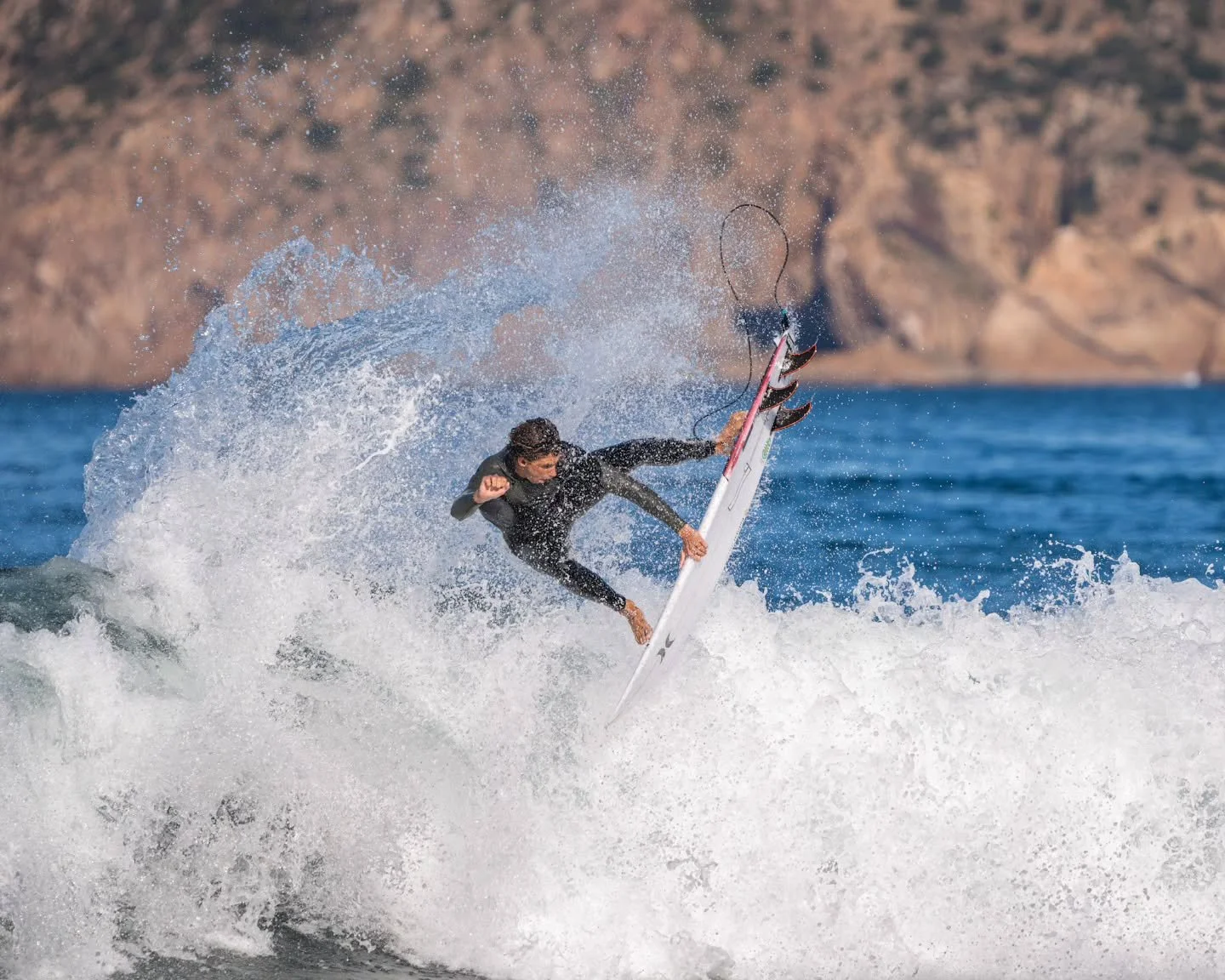 Quando me perguntam qual a minha praia preferida para fotografar surf, tenho sempre alguma dificuldade em responder...
Mas acabo sempre por falar do Guincho: as manh&atilde;s de sol no inverno nesta praia t&ecirc;m uma luz perfeita!

Se ignorarmos as