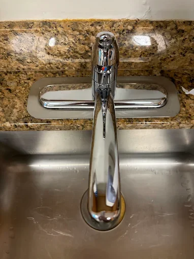 Chrome sink faucet