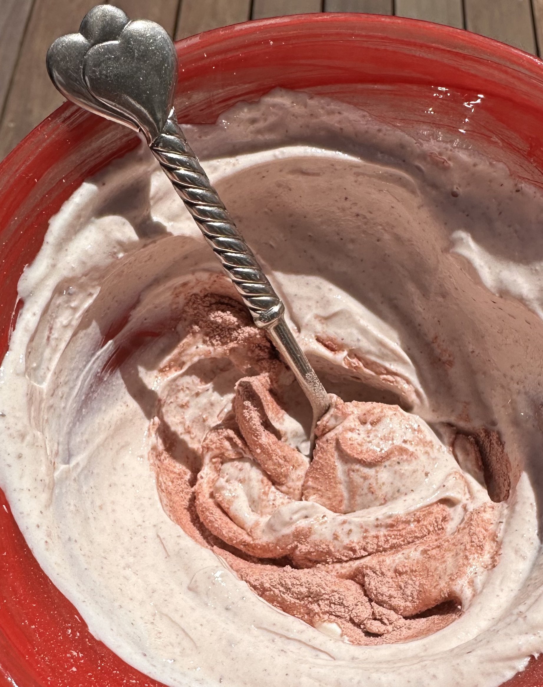 Close up muntrie powder with spoon.jpg