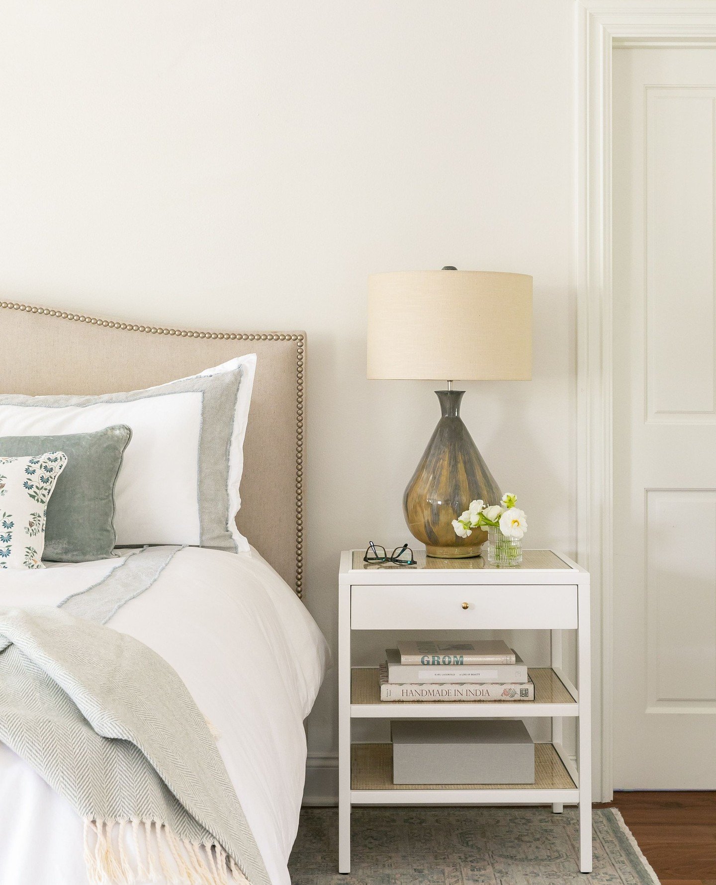We&rsquo;re firm believers that shades of blue and green naturally elevate a bedroom&rsquo;s sense of calm. There&rsquo;s just something about this timeless combo that keeps us coming back to it, especially in spaces like the primary suite.⁠
⁠
⁠
⁠
⁠
