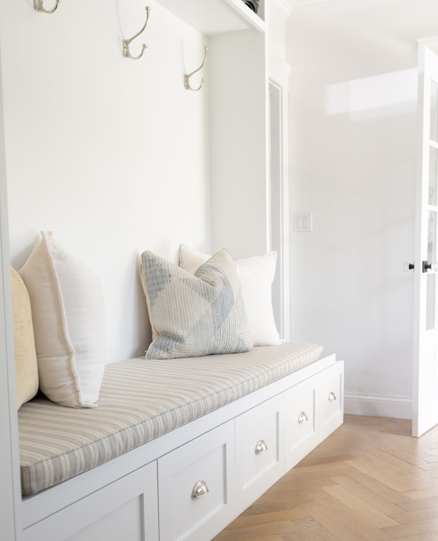 A good mudroom is one that allows you practicality through strategic design choices. To complete this space,  we incorporated an upholstered bench cushion in a durable, outdoor fabric and added In some decorative pillows for a little extra love. ⁠
⁠
