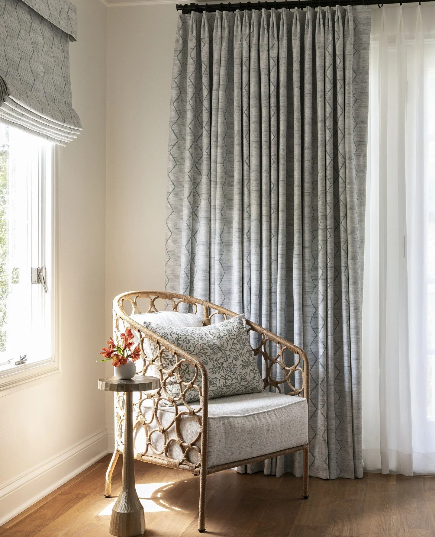 Light, texture, and form in perfect balance - tailored drapery paired with a woven chair that brings warmth and character to this cozy corner. ⁠
⁠
⁠
⁠
⁠
⁠
⁠
Photographer: @ryangarvin⁠
⁠
⁠
⁠
⁠
⁠
⁠
#jharkavyinteriors #bedroomremodel #bedroom #coastalde
