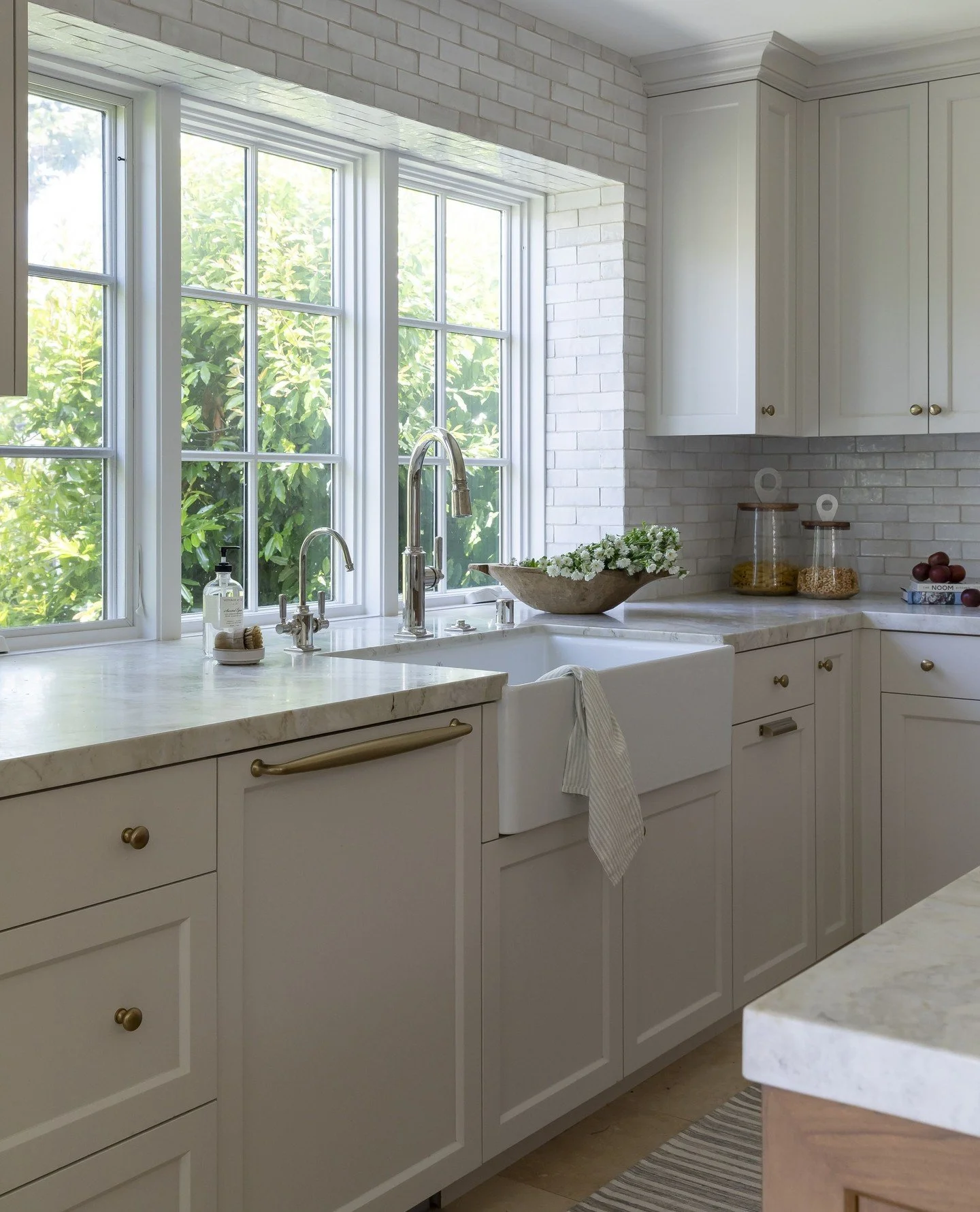 An unsung hero of kitchen design - the panel-ready dishwasher. Seamless, functional, and quietly luxurious.⁠
⁠
⁠
⁠
⁠
⁠
⁠
Photographer: @ryangarvin⁠
⁠
⁠
⁠
⁠
⁠
⁠
⁠
#jharkavyinteriors #kitchen #coastaldesign #palosverdes # palosverdesestates #socalinter