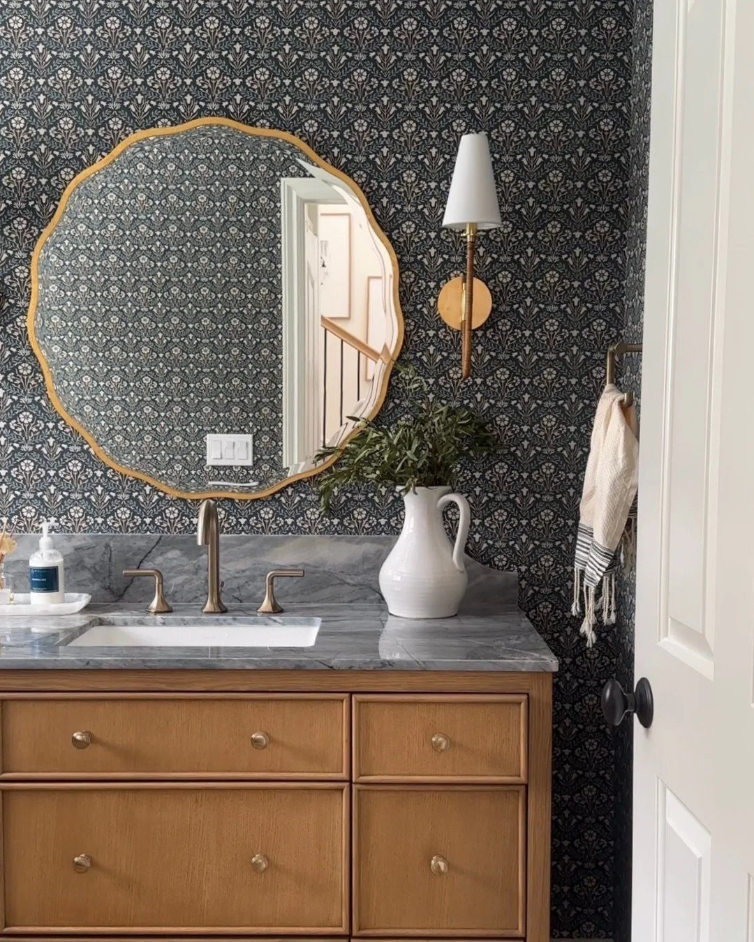 Designed to embrace a moody aesthetic, this bathroom balances bold wallpaper with opulent marble, creating a space that feels dramatic yet refined.

⁠
⁠
⁠
Photographer: @jessicajalexander ⁠
⁠
⁠
⁠
⁠
⁠
⁠
⁠
⁠
#jharkavyinteriors #christmasdecor #holidayd