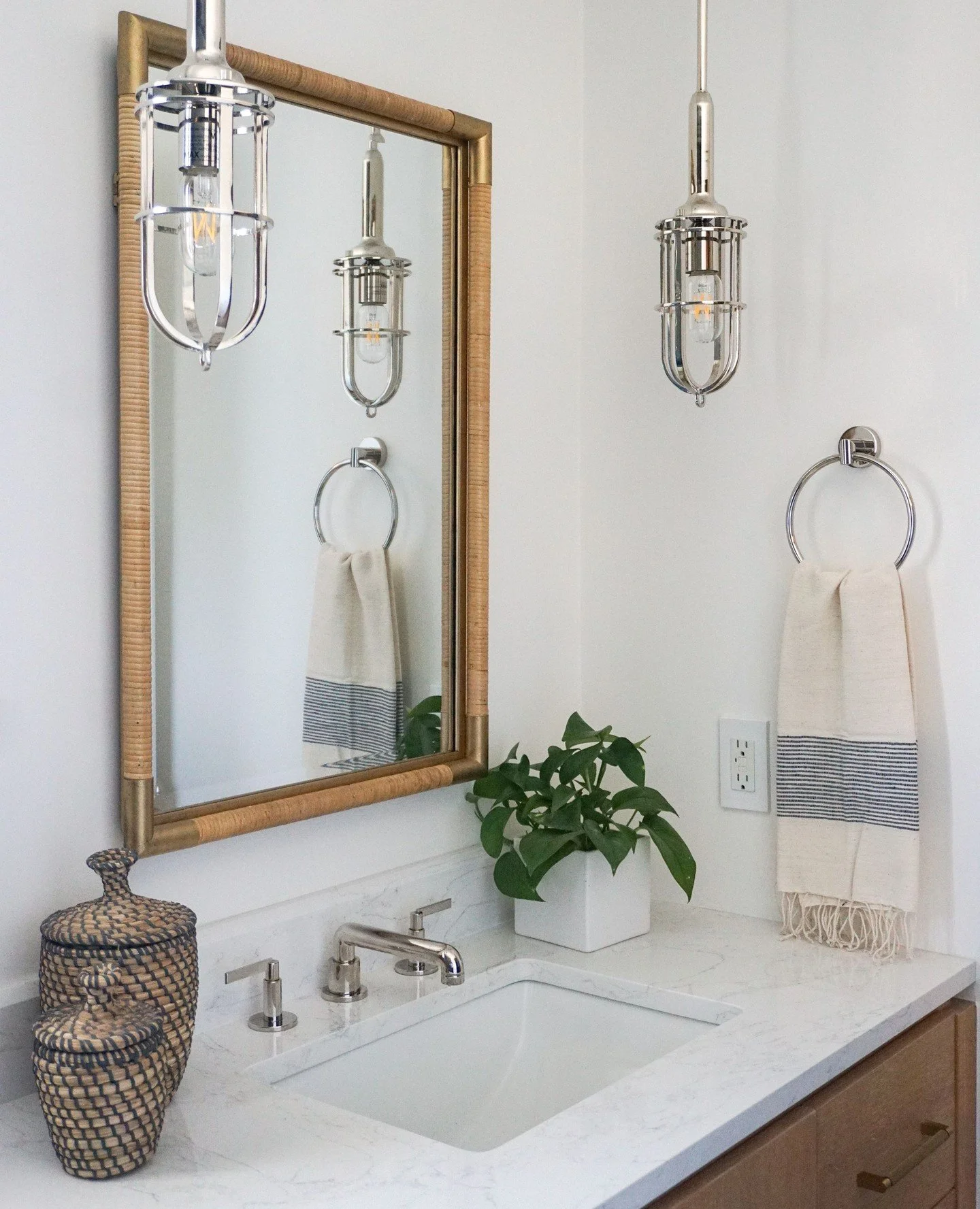 Thoughtful details define this guest bath. Wall space was limited above the vanity, so by swapping wall sconces for pendants and layering in mixed metals, this space combines the best functionality with an elevated aesthetic.⁠
⁠
⁠
⁠
⁠
⁠
⁠
⁠
⁠
#jharka