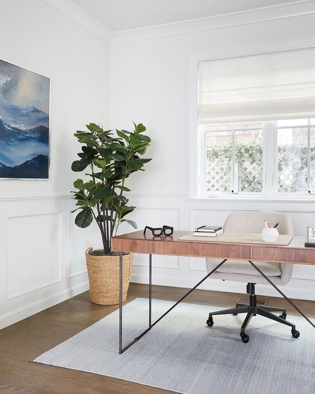 Focus, framed well. Because productivity deserves beautiful surroundings

Photographer: @jessicajalexander 

#office #homeoffice #jharkavyinteriors #interiordesign #manhattanbeach 

Office, home office, Jharkavy interiors, Interiors Design, Manhattan
