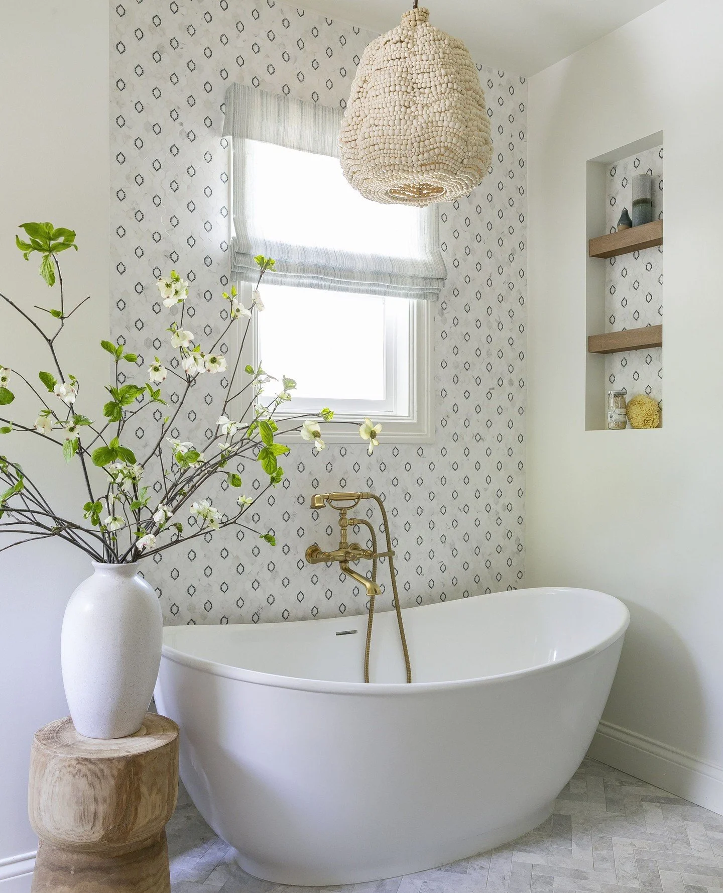 "Her" ensuite primary bath&mdash;let&rsquo;s talk about it!⁠
⁠
Our client wanted this space to feel bright and open. Through thoughtful space planning, we reworked an outdated layout into something that feels more expansive, open, and light