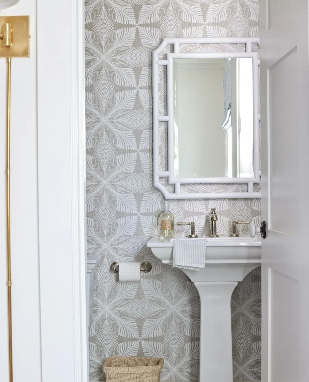 Welcoming the weekend with a thoughtfully designed guest bath and bedroom vignette - because weekends pair best with a touch of inspiration⁠
⁠
⁠
⁠
⁠
⁠
Photographer: @jessicajalexander⁠
⁠
⁠
⁠
⁠
⁠
⁠
⁠
⁠
⁠
⁠
#jharkavyinteriors #bathroom #bathroomremodel