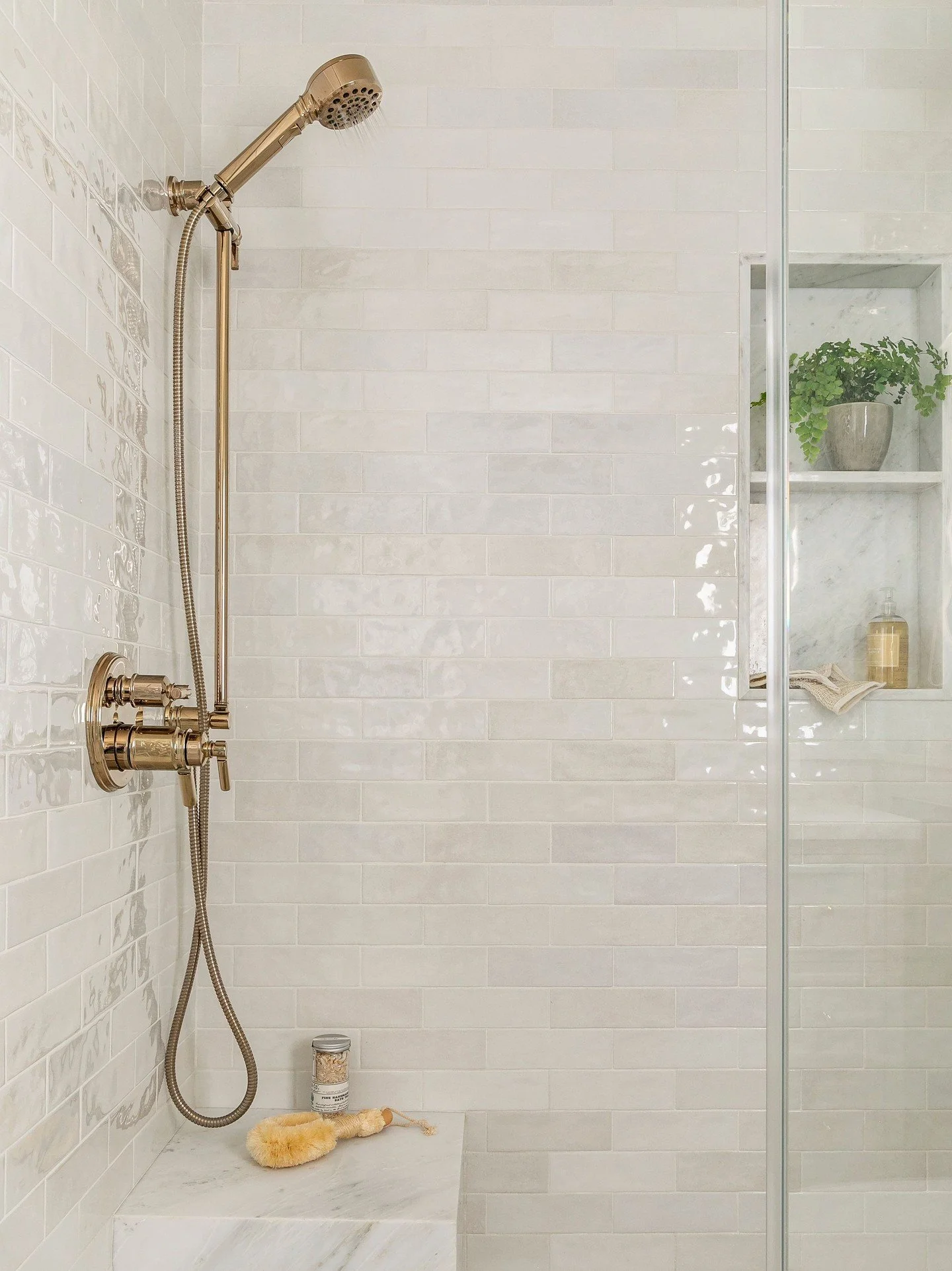 A guest bathroom that will give everyone a reason to overstay their welcome. A layered mix of florals, soft pastels, and creamy neutrals creates a calming, refined space with just the right amount of personality🛁✨ ⁠
⁠
Photographer @ryangarvin⁠
⁠
#jh