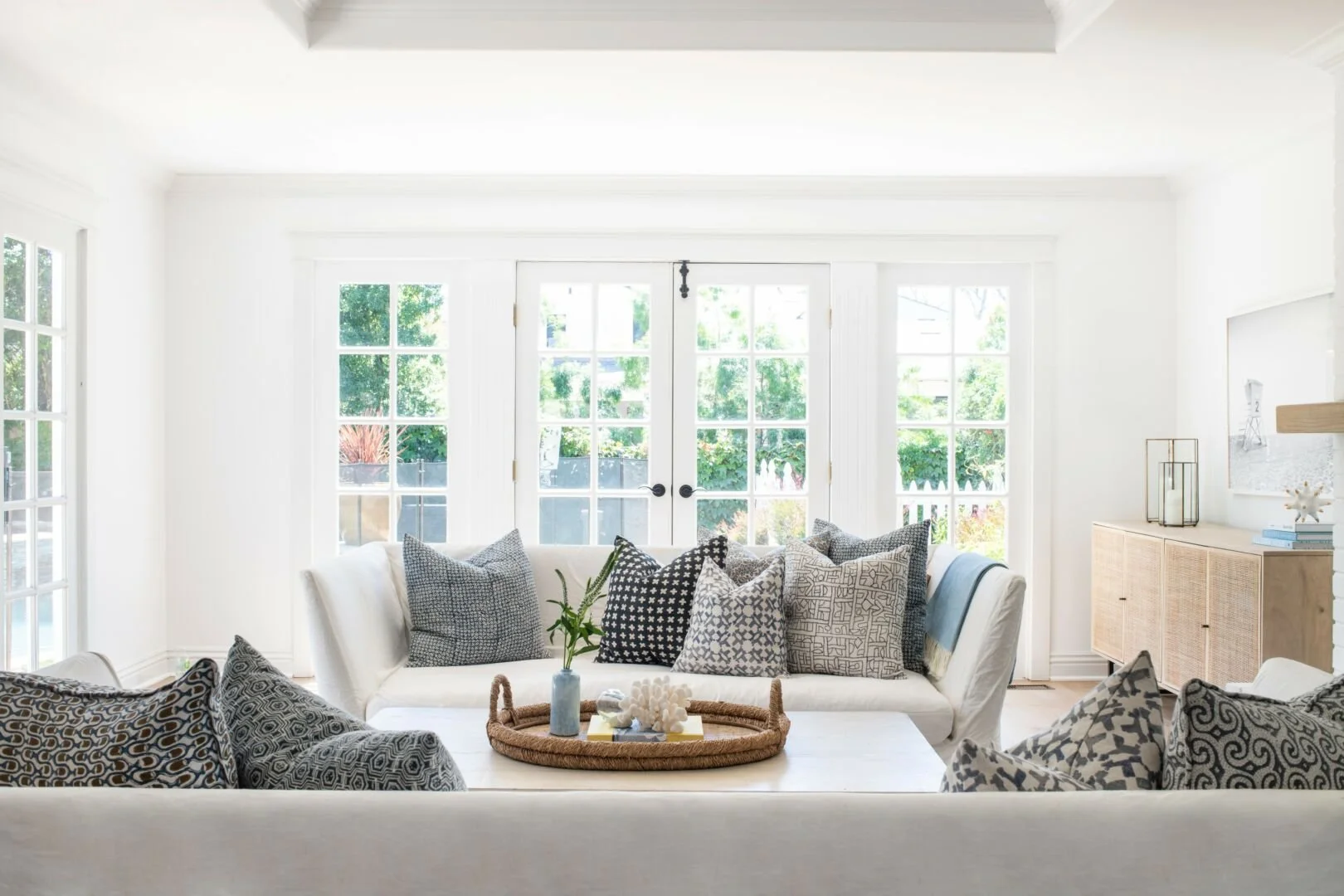 Modern living room with white chair by Manhattan Beach interior designer Jennifer Harkavy