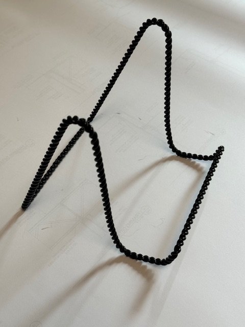 Metal stand for bowls