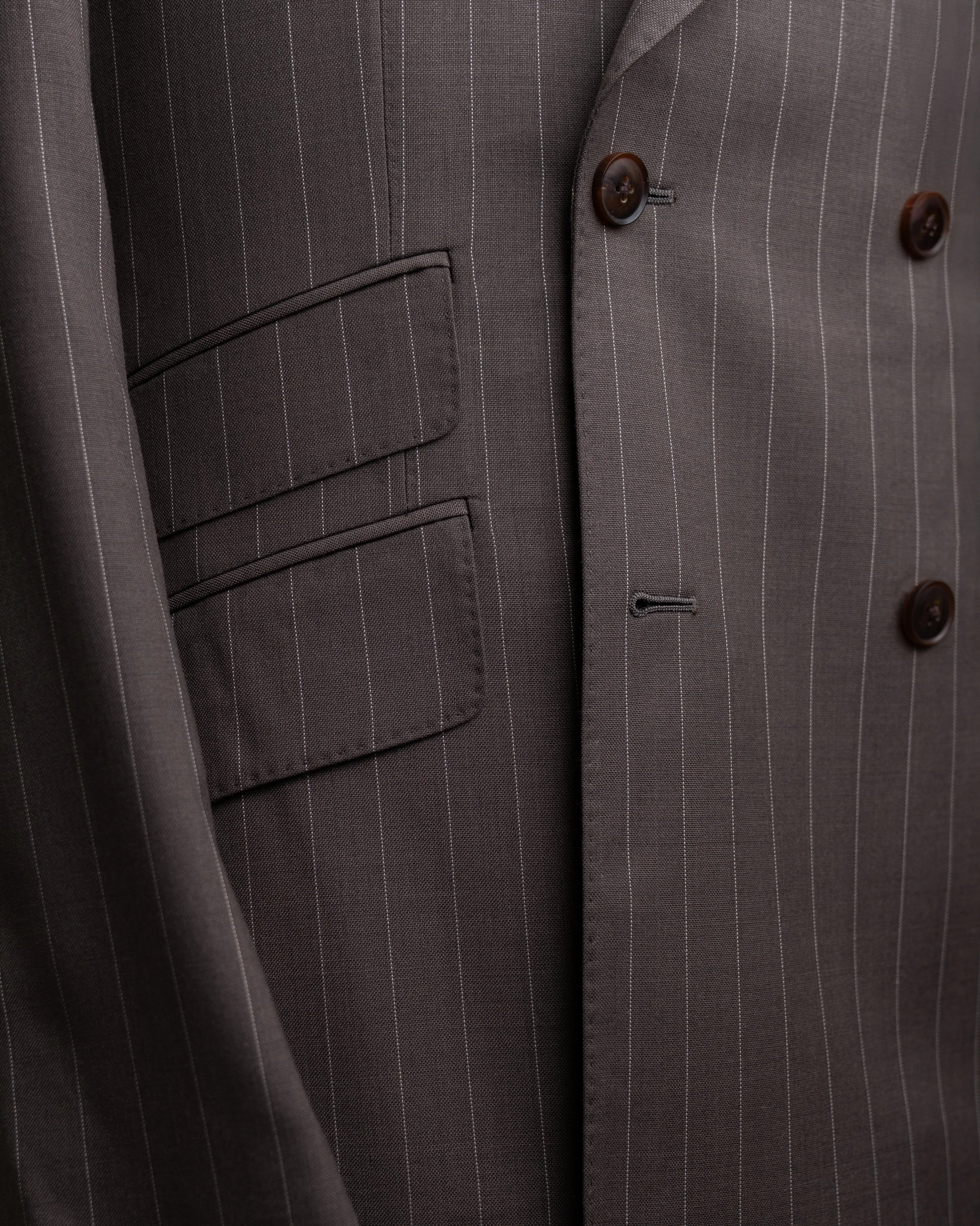 RC PINSTRIPE BROWN on a stand mannequin displaying the jacket slanted pockets