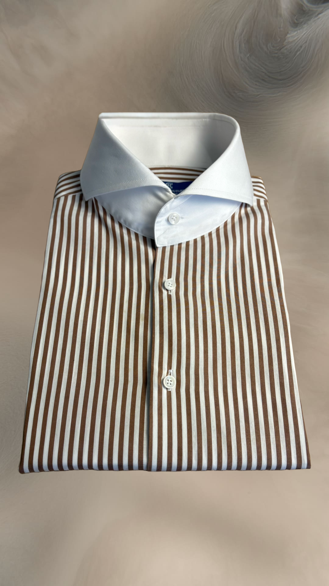 Elegant cutaway dress shirt