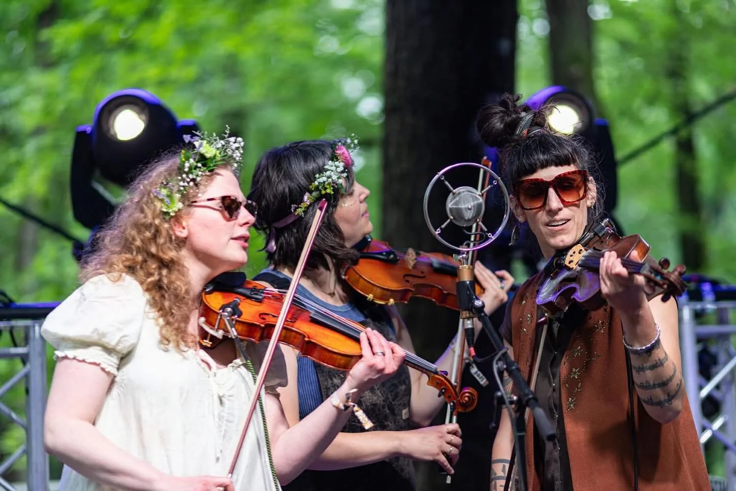 Hang out with us July 4 in St. Paul - take the family to the @4thinthepark parade, and enjoy all kinds of fun music and activities. We&rsquo;ll be performing at the Langford Park bandstand 3:30-4:30 🦅🦅🦅

📸: @meashalea