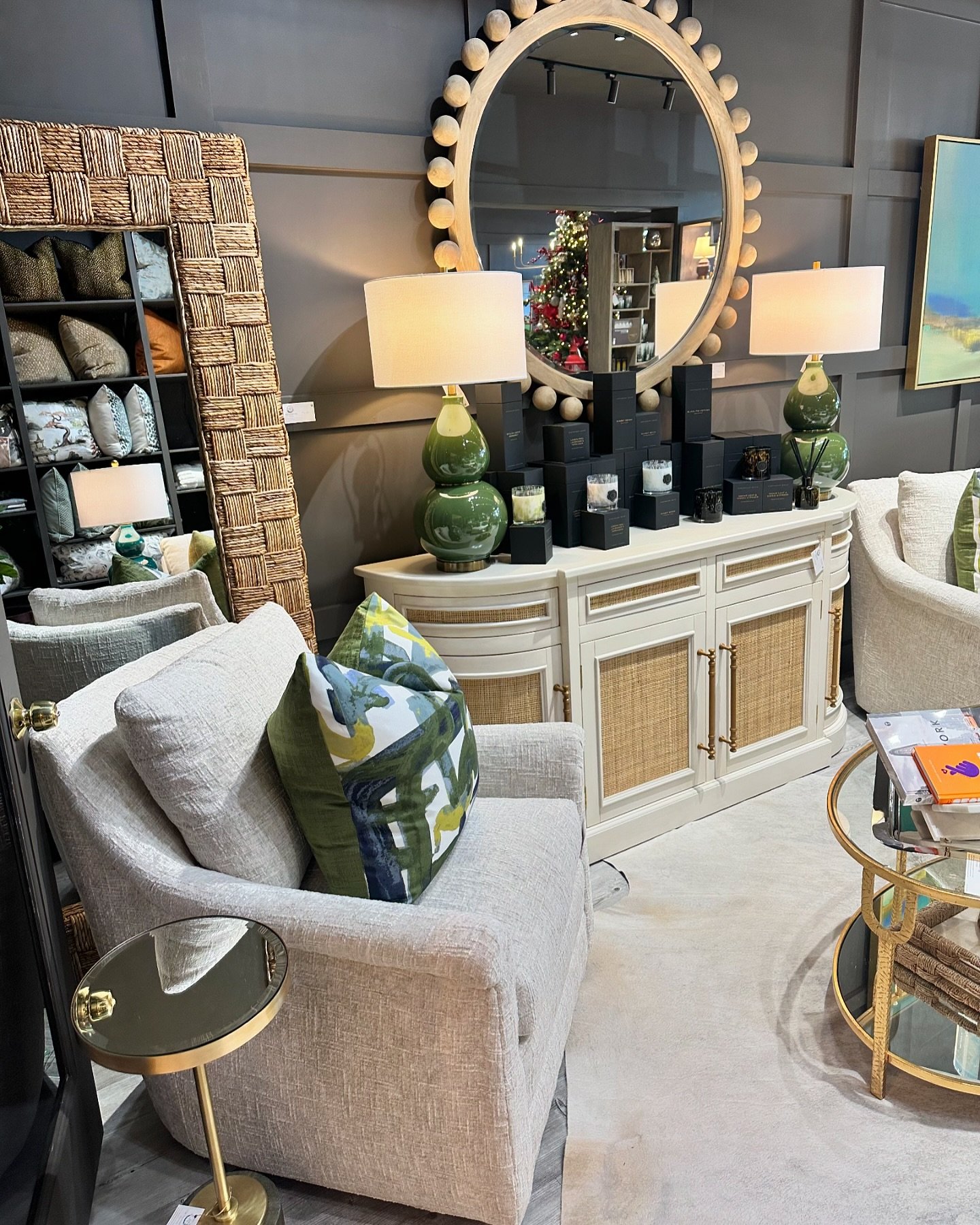 ✨ Shopping Saturday ✨
Who doesn&rsquo;t love to shop on a Saturday? Especially when you save! 

✨ 20% OFF ANY 1 ITEM ✨

✨ 25% OFF IN-STOCK UPHOLSTERY ✨

✨ $50 GIFTCARDS FOR $35 ✨

✨ BUY 3 ORNAMENTS GET 4TH FREE ✨
&bull;
&bull;
#savannah #savannahga #