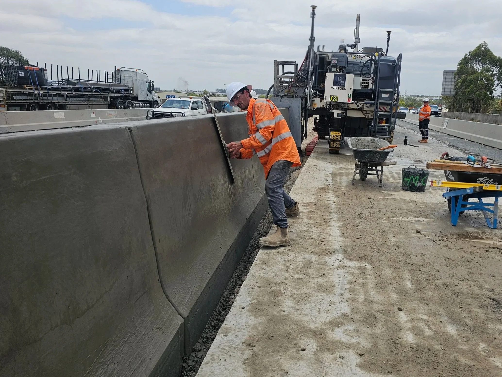 Concrete Barrier. Slipform barrier. Barrier TL3 TL4 TL5 Slipform paving