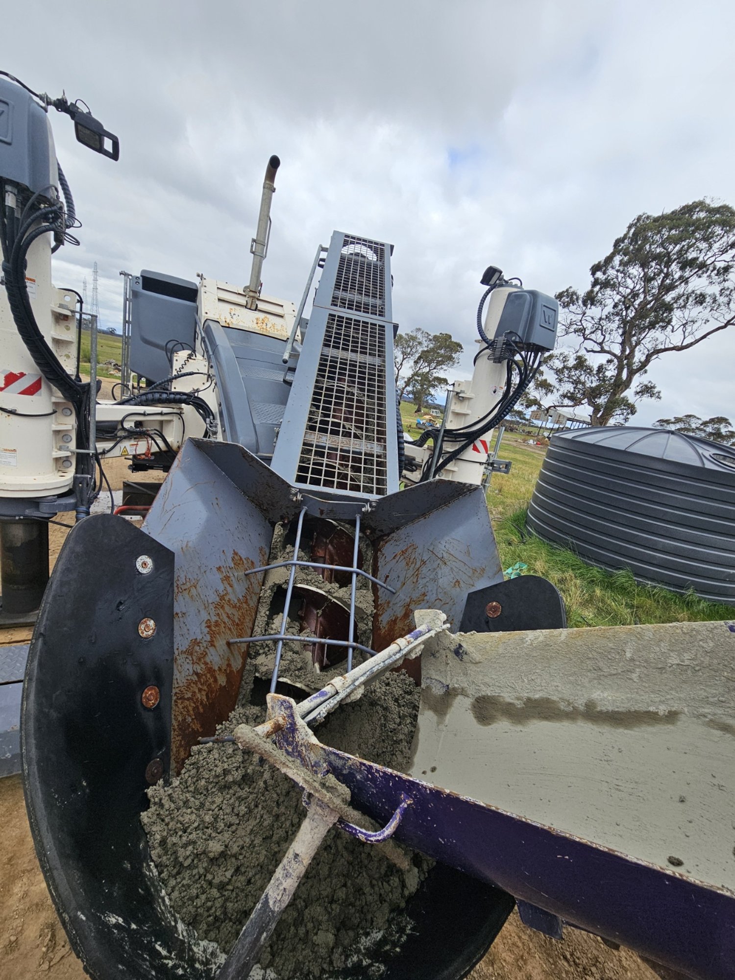 Leading slipform contractor victoria. Slipform contractor geelong. Slipform contractor melbourne. Slipform concrete barrier. Slipform concreting solutions