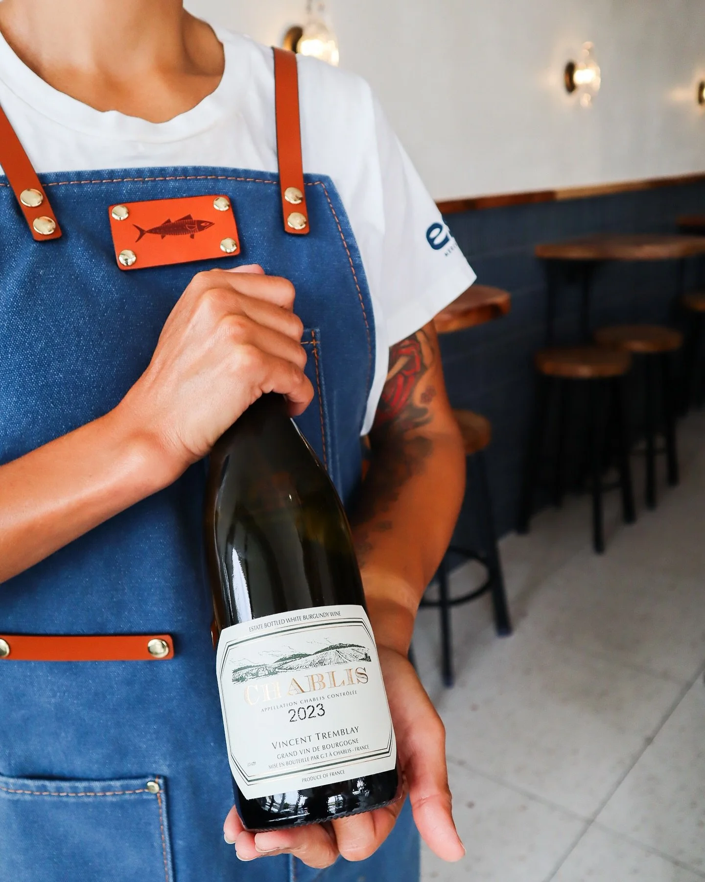 A crisp Chablis from Tremblay with hints of minerality and flint, perfectly representing its region 🤌🏽
Pairs beautifully with fresh nigiri and sashimi for a simple yet perfect combination.

#EskaSashimi #OceanToPlate #NobbysBeachEats #EskaSeafood #