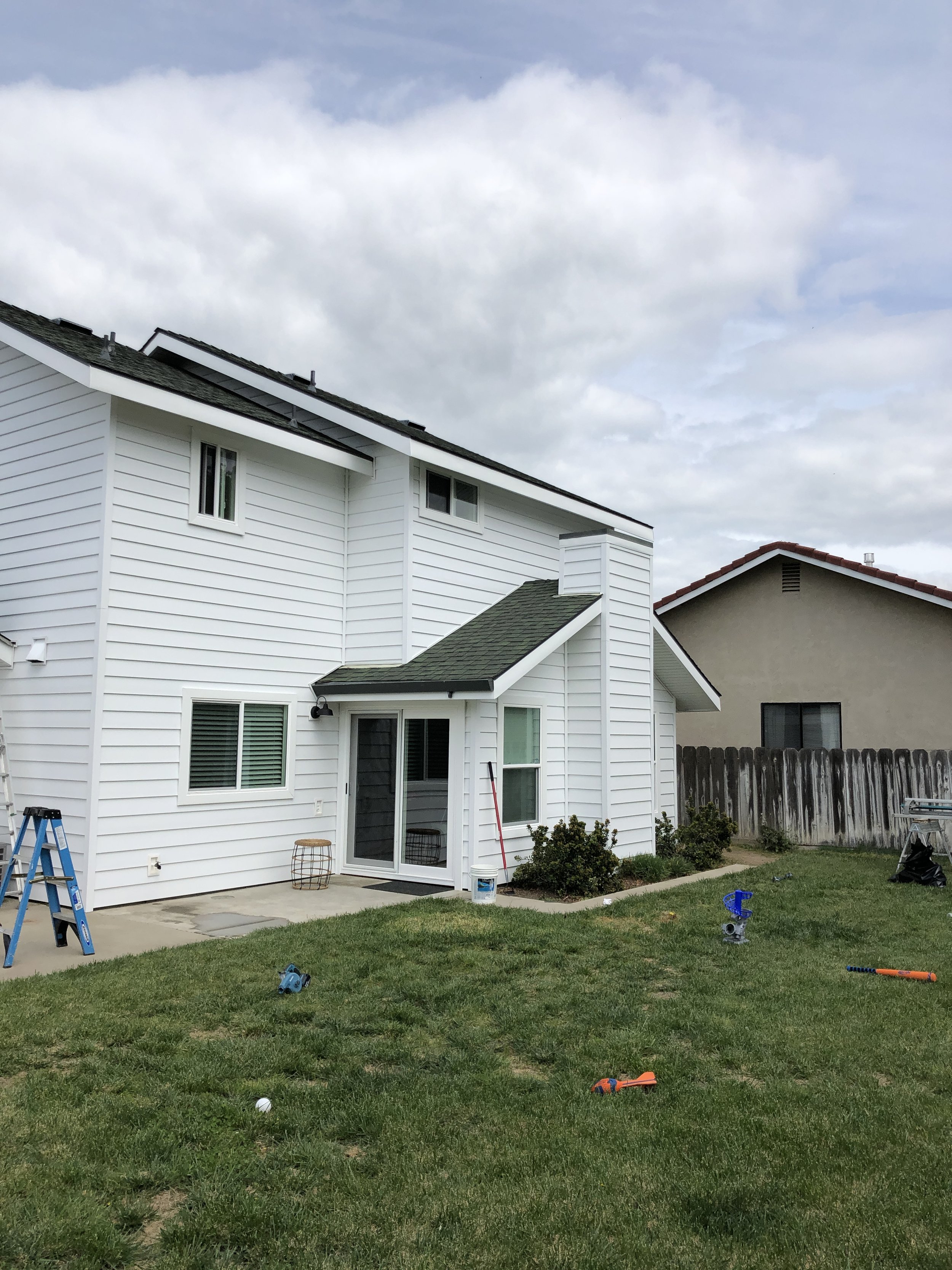 aluminum window trim installed with new vinyl siding