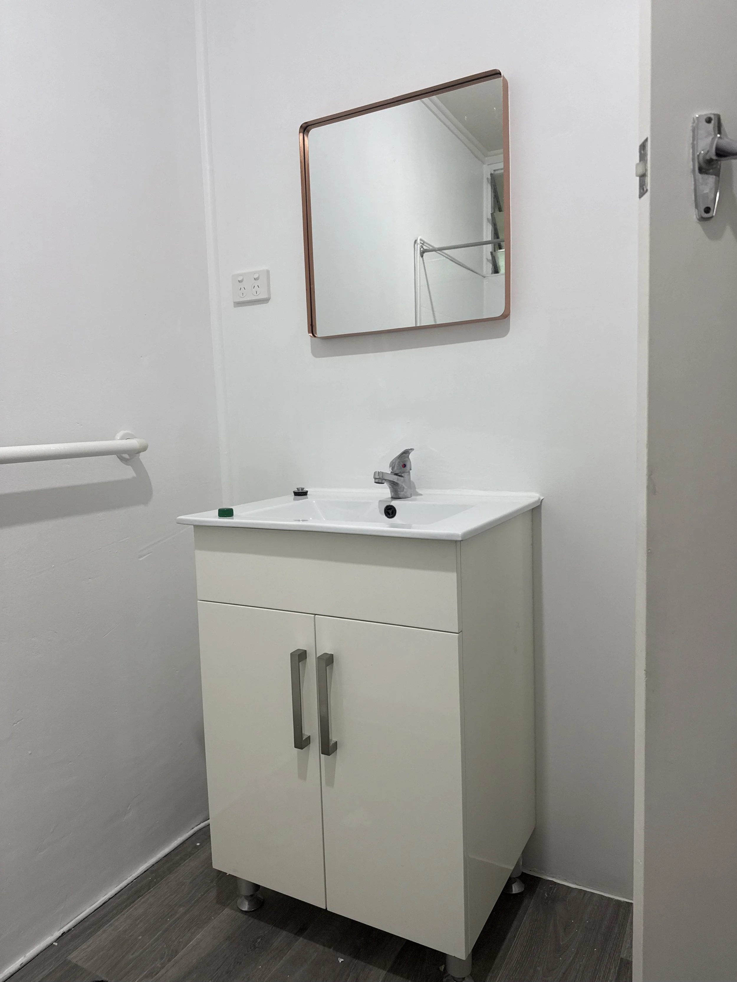 Bathroom repairs, painting and general property maintenance for homes and rental properties.