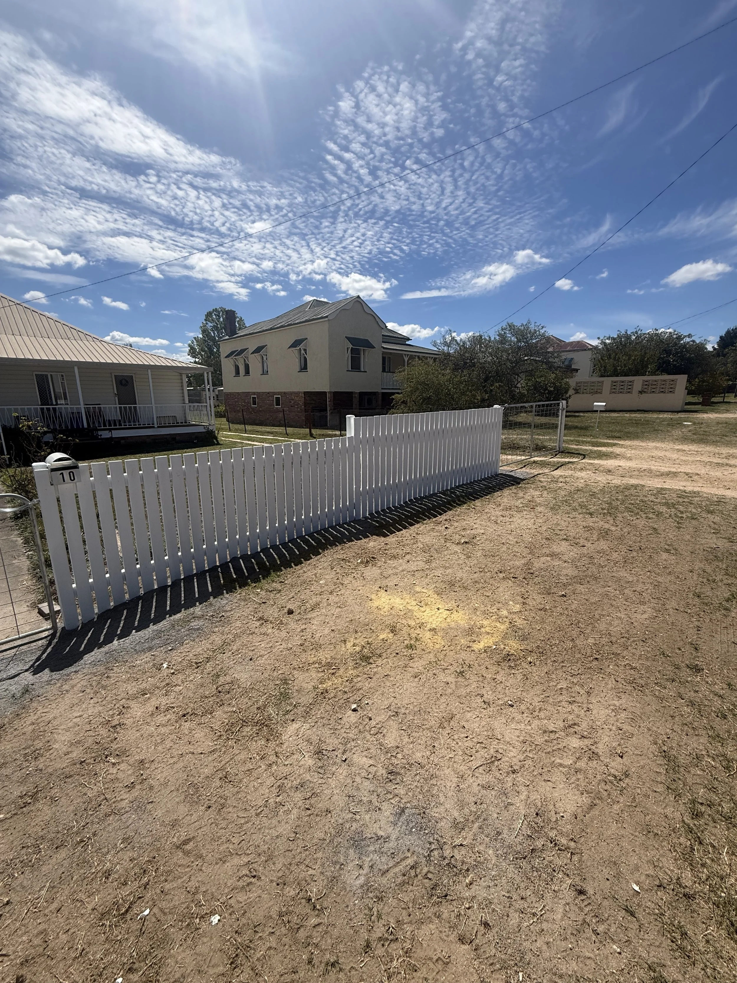 New front fence and gate installation, including painting and finishing.