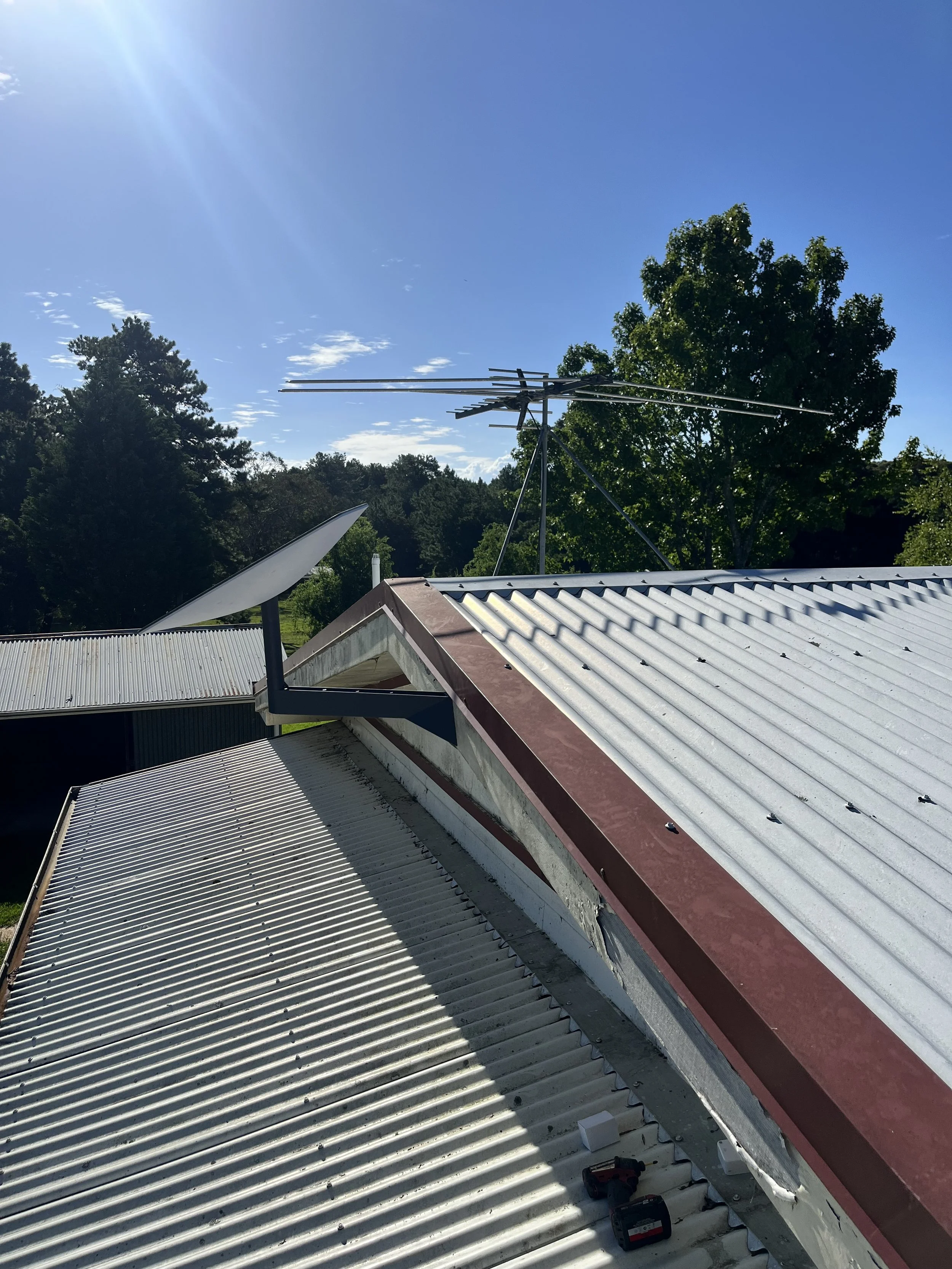 Starlink satellite internet installation for homes, rural properties and remote locations.