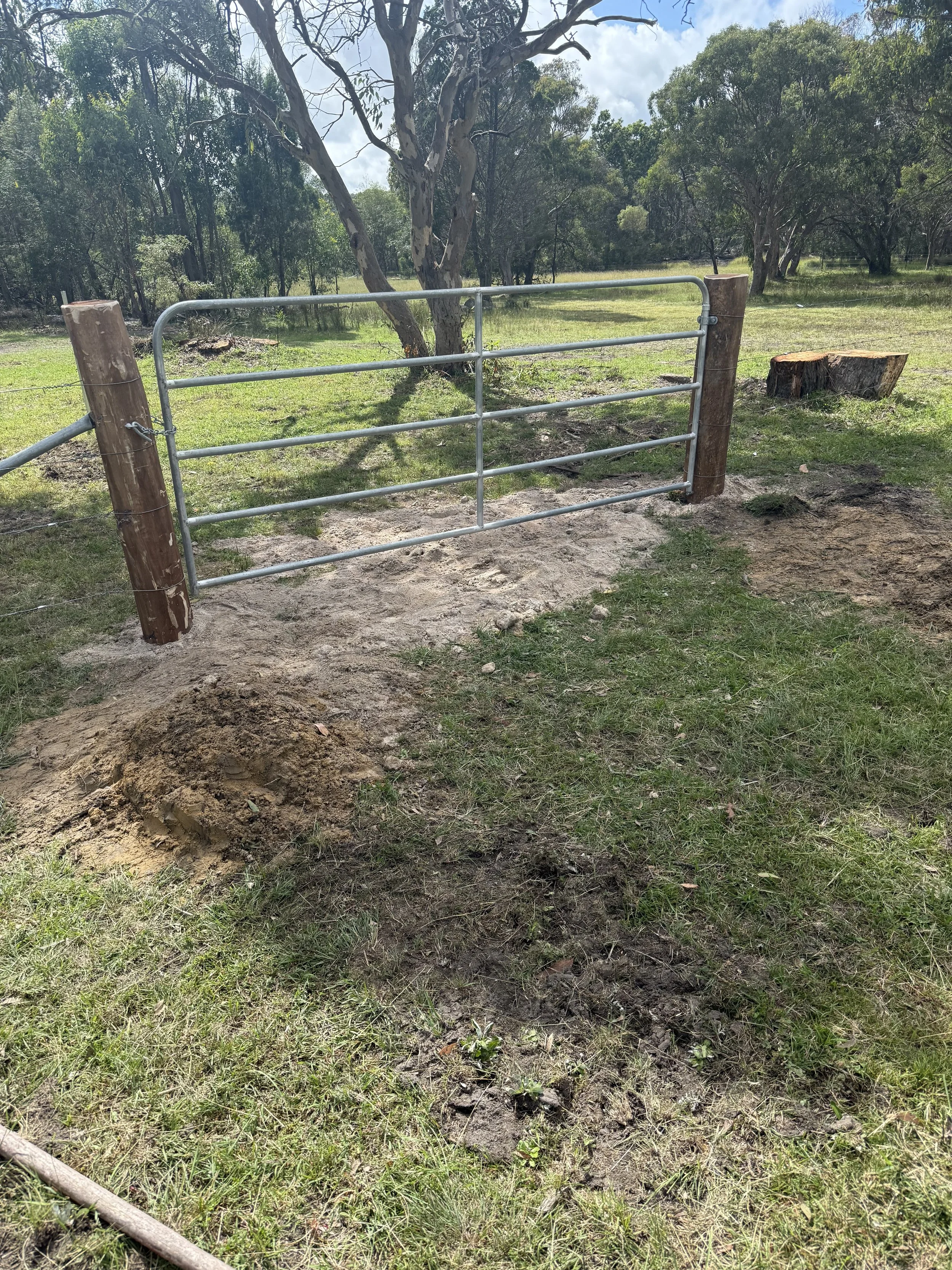 Rural fencing installation and repairs for farms, acreage and rural properties.