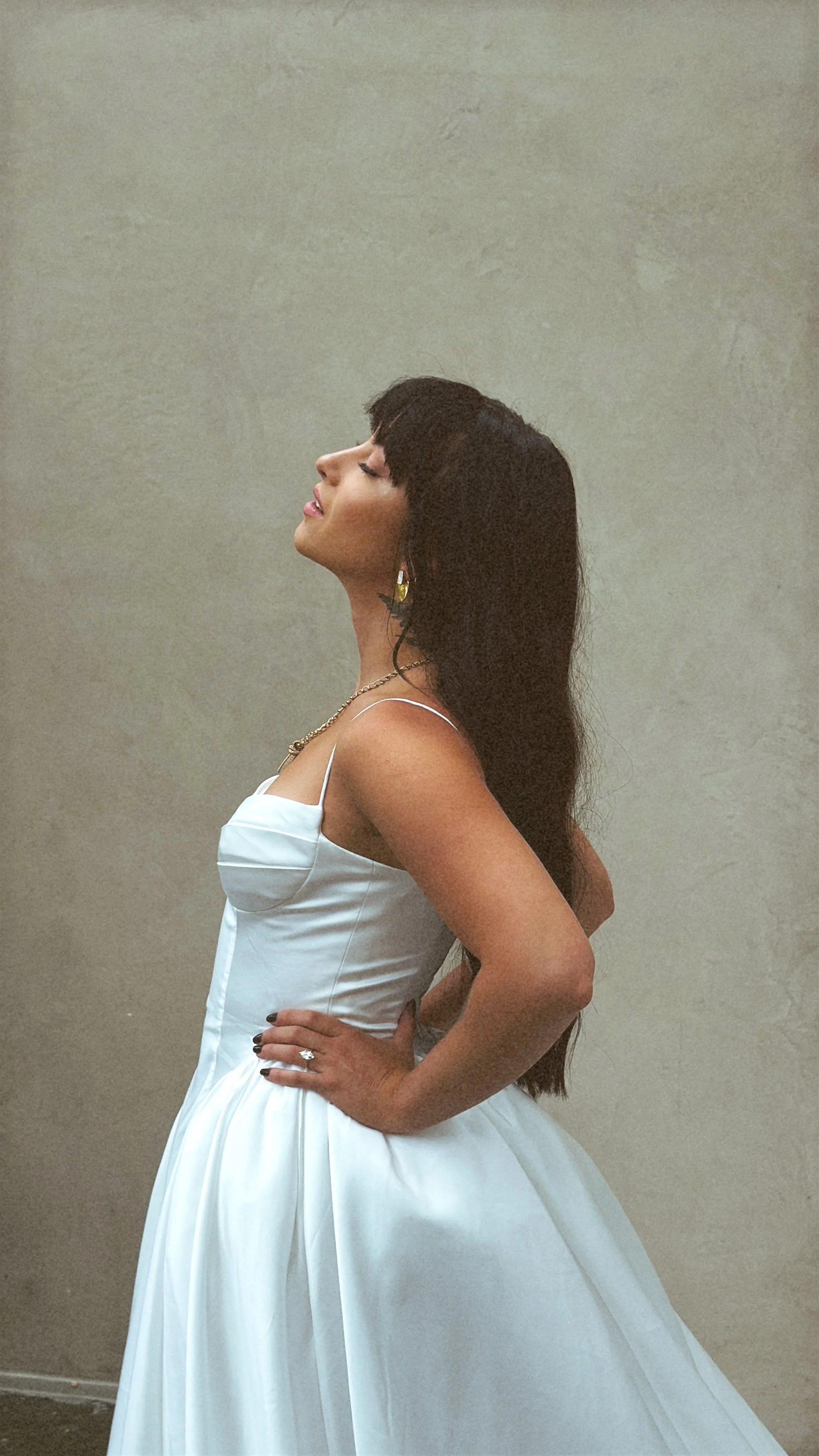 Boho bride profile shot captured by wedding content creator