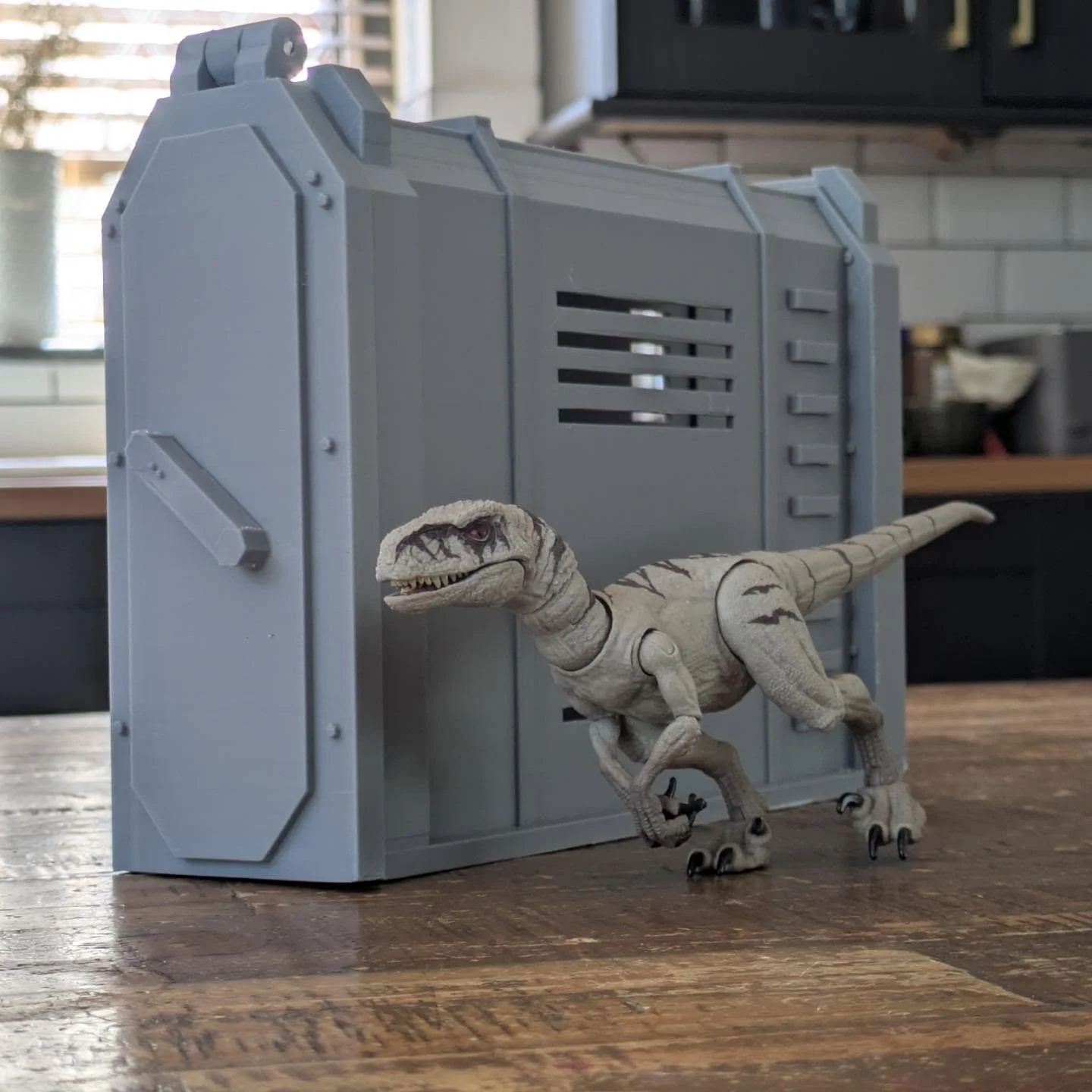 The covered Carnivore containment cage. Perfect for hazardous assets! 

Seen here against the barred version, for less aggressive assets. 

#jurassicpark #hammondcollection #jurassicparkthelostworld #jurassicparkcollection
