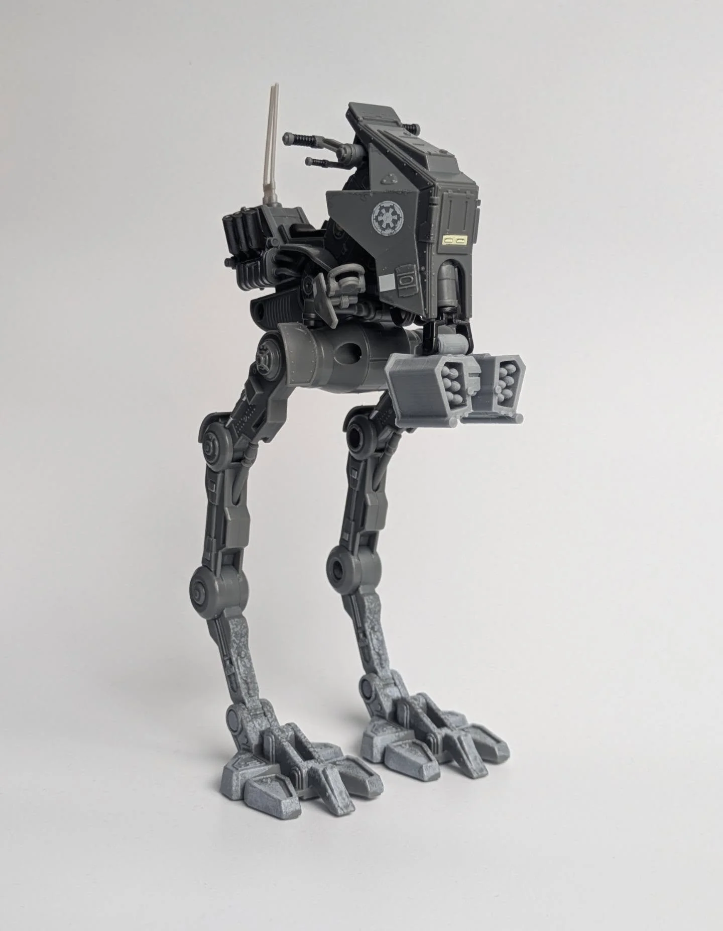Rocket pods for the Vintage Collection AT-RT.

Couldn't resist doing just one more type of weapon attachment for this thing. Moving them around on the mount is so satisfying! 😅

#atrt #imperialwalker #mandalorian #375starwars #starwarsvintagecollect