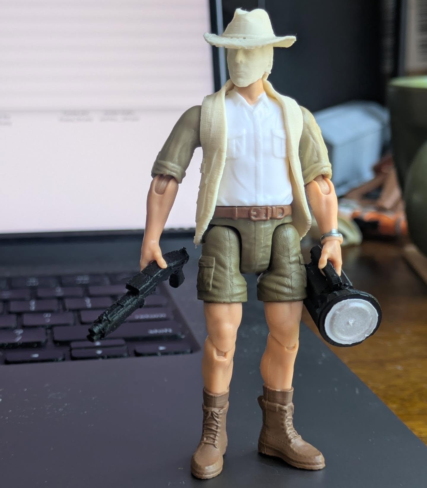 The 3.75" Robert Muldoon Conversion kit.

I was commissioned by a friend of mine,  and all-round problematic JP collector 😂, to solve the problem of him still not having an HC Robert Muldoon.

Here, therefore, is the prototype FDM-printed Rober