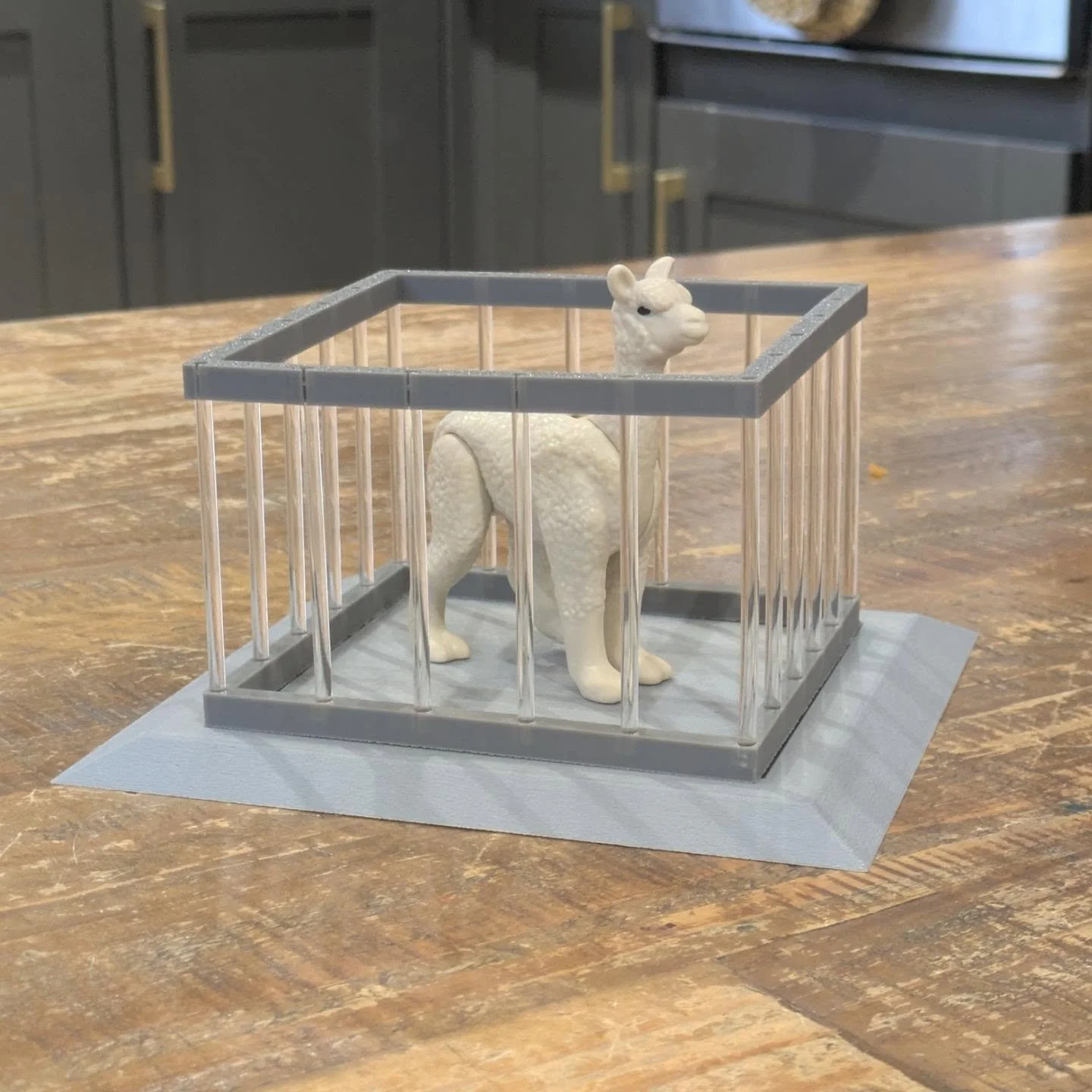 You guys know the drill guys, another day, another #jurassicpark #diorama #3dprintedtoy for your #jurassicworld #actionfigure collections.

This was a relatively quick model I whipped up before work this morning. Features a removable cage, assembled 