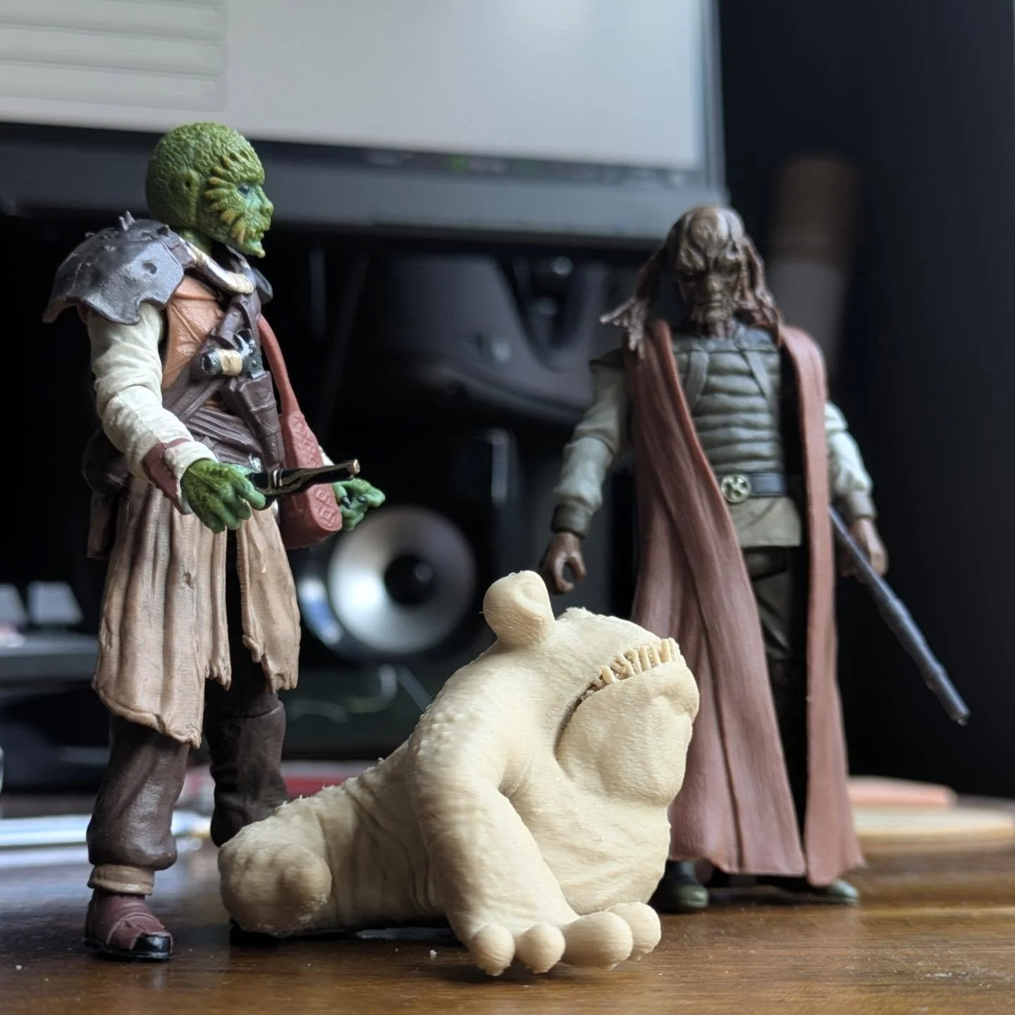 #375scale Buboicullaar (Bubo)

Everyone's favourite #starwars Frog-Dog, straight from #jabbathehutt Palace. Found it really hard to find one of these so I used #layeredcreations model, and altered the teeth to be a bit more robust at this scale.

The