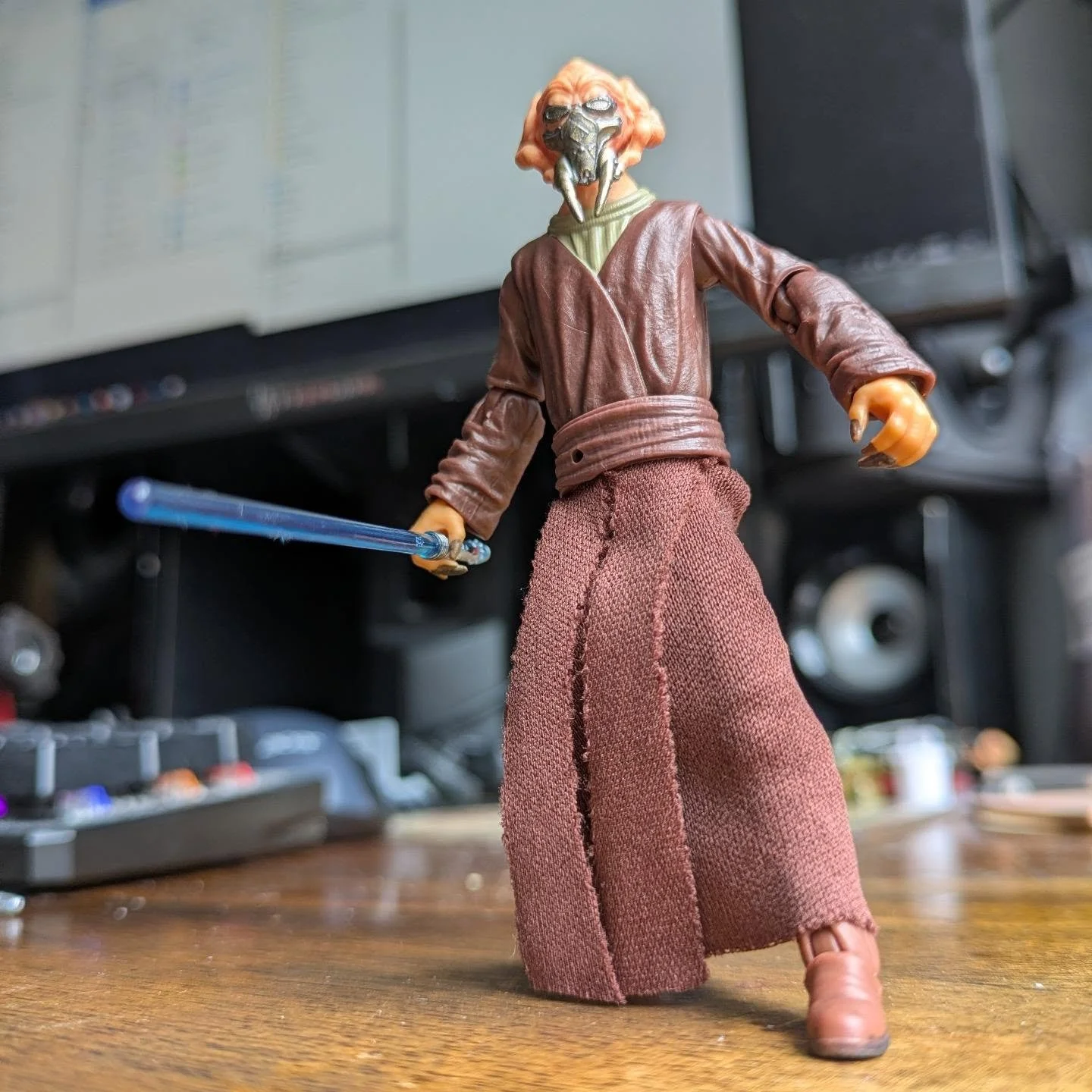 Plo Koon using Joruus C'baoth belt and robes. 

Thanks @the_mandelerium for the figure and #staractionfigures for the amazing deals on SWTVC this week! 🤑.

It was a simple swap, even though I had to tuck the rear flaps around the torso peg and hide 