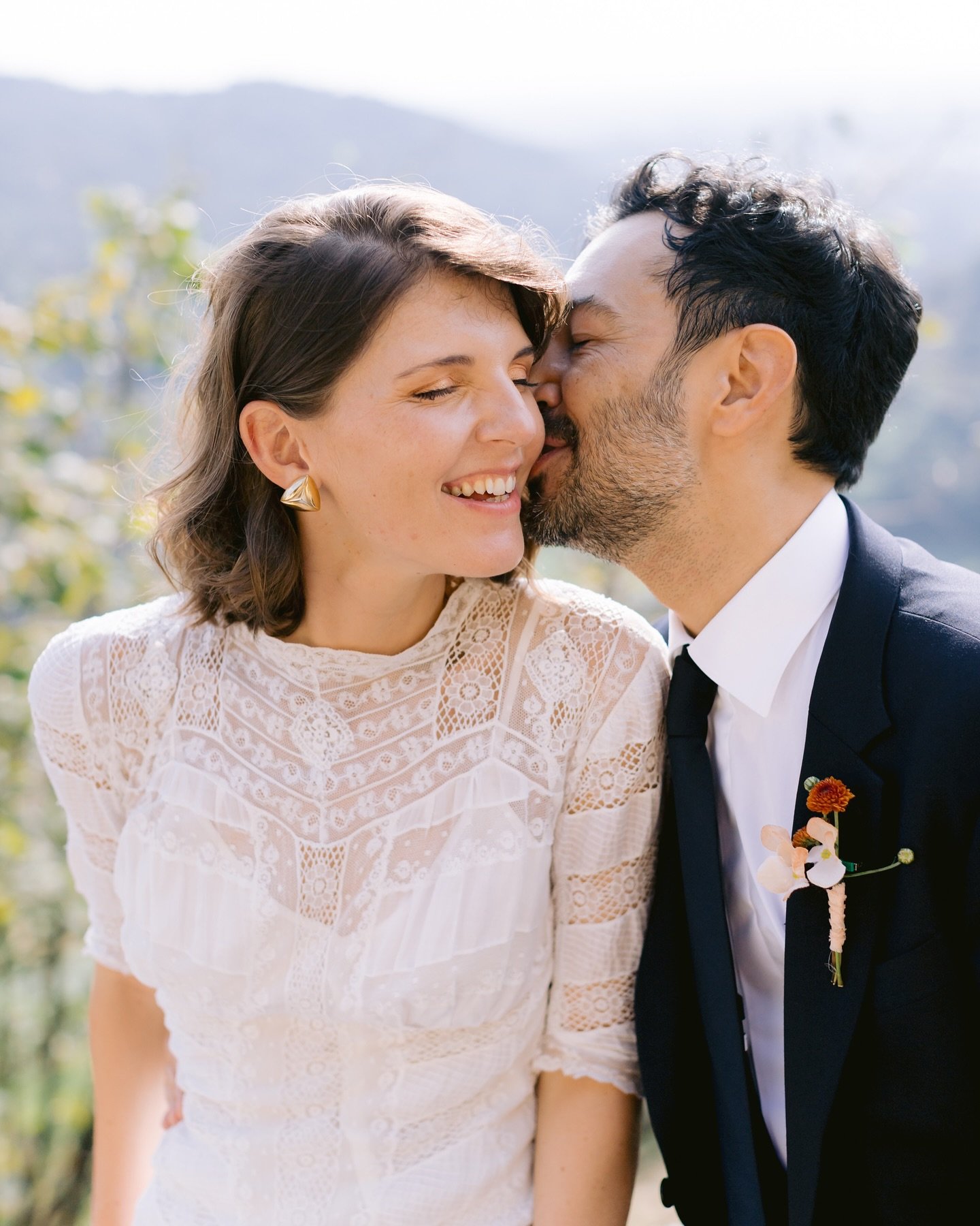 Giulia &amp; Stefano 🍂 a vintage wedding from last fall ❤️
⠀⠀⠀⠀⠀⠀⠀⠀⠀
The super team:
Planning &amp; Catering: @maver_events 
Flowers: @caterinamaurini 
Vintage bridal gown: @1920__s 
Bridal shoes: @majeparis 
Groom suit: @paulsmithdesign 
Groom shoe