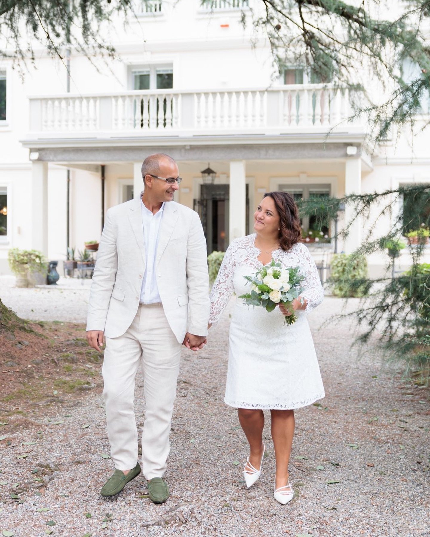 E&amp;V celebrating their 10th anniversary with a special and intimate ceremony together with their families and children, sorrounded by the gorgeous La Botanica gardens.

@la_derele 
@cataldivi 
@labotanicawedding_official 

#10anniversary #labotani