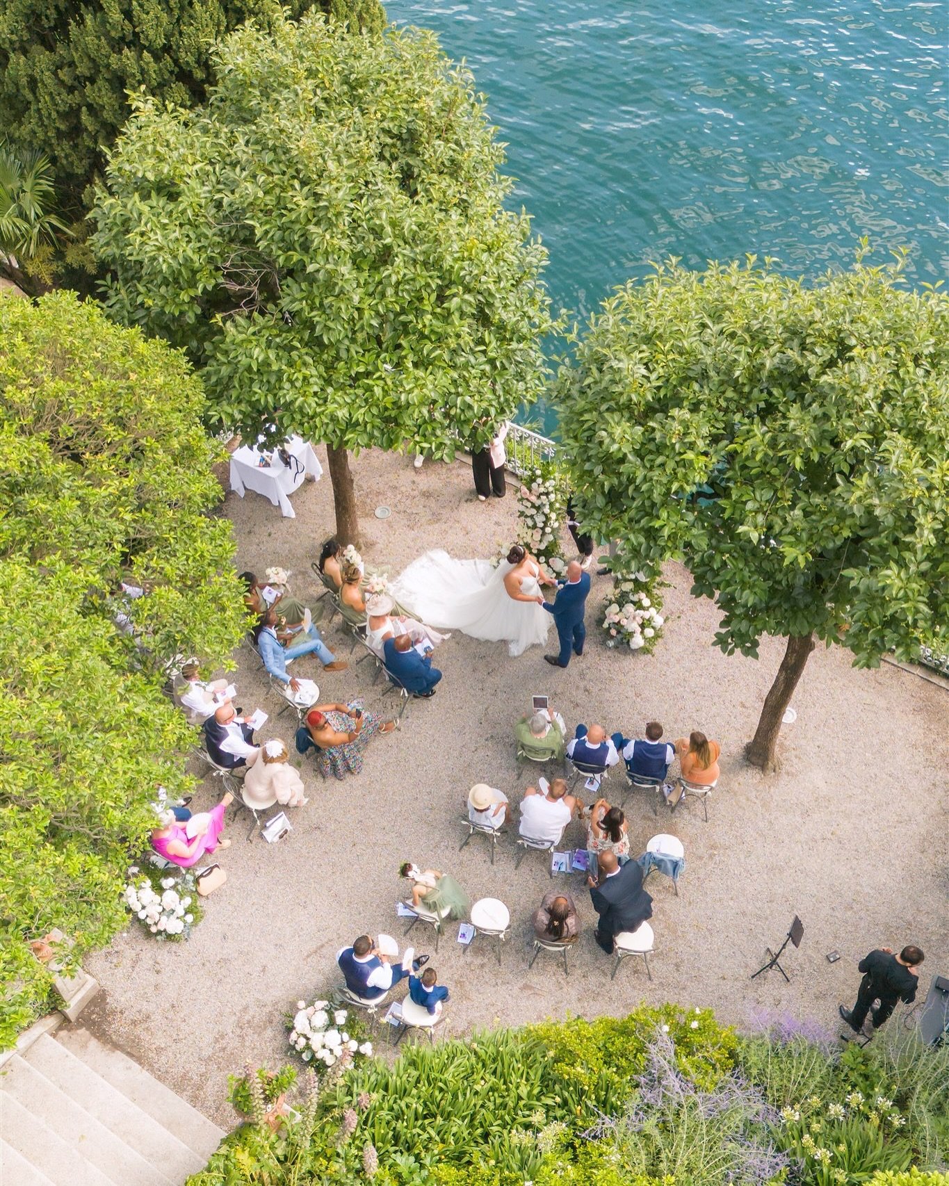 A bird point of view on one of my favorite places in Lake Como, Villa Cipressi ✨

@hotelvillacipressi 
@lake_como_wedding_planners 
@simonaconti