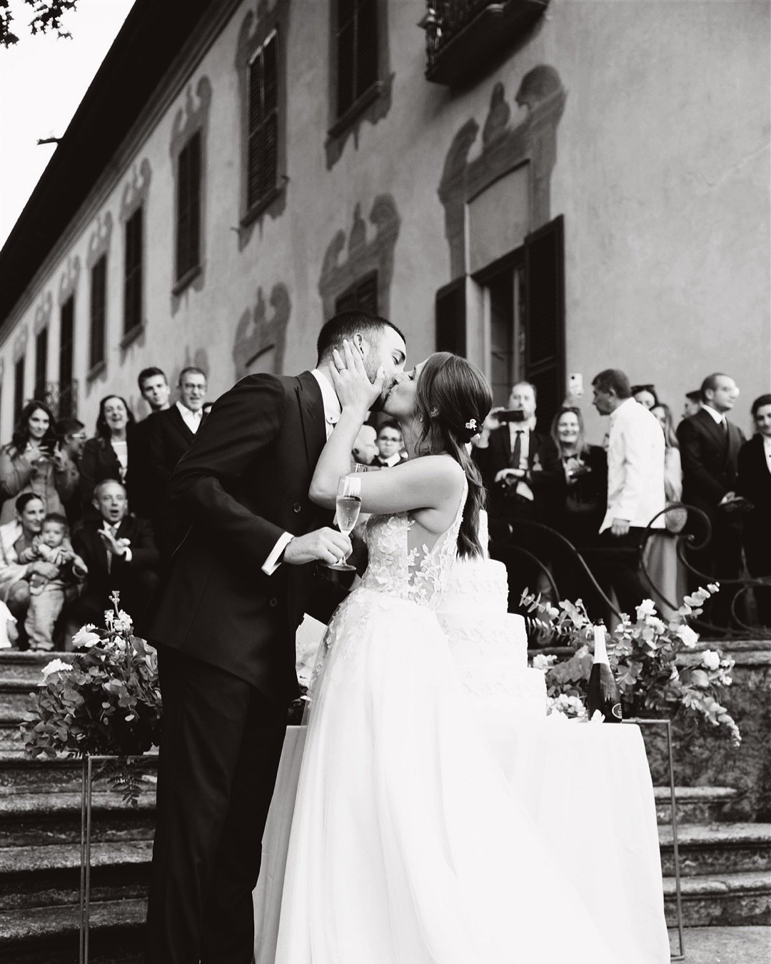 Timeless memories. E&amp;M last month at Villa Gaia Gandini, one of the most charming historical mansion in Milan.

Photography &amp; Content Creator: @saradambraphotography / Matteo Lelj 
Bride: @elescava 
Groom: @marcoquaresim
Venue: @villa_gaia_ga