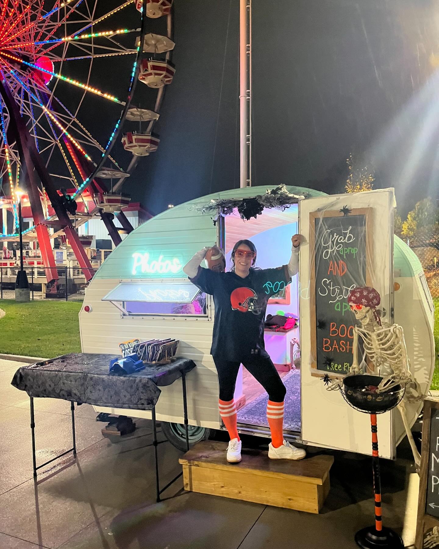 Happy Halloween! 👻 🎃💀 This year we didn&rsquo;t have any Halloween events so here&rsquo;s a throwback from last year&rsquo;s BOO BASH @hof_village! #spookyseason #spookyscaryskeletons #photobooths #neohio #neohiofamilyfun #halloween #halloffame #p