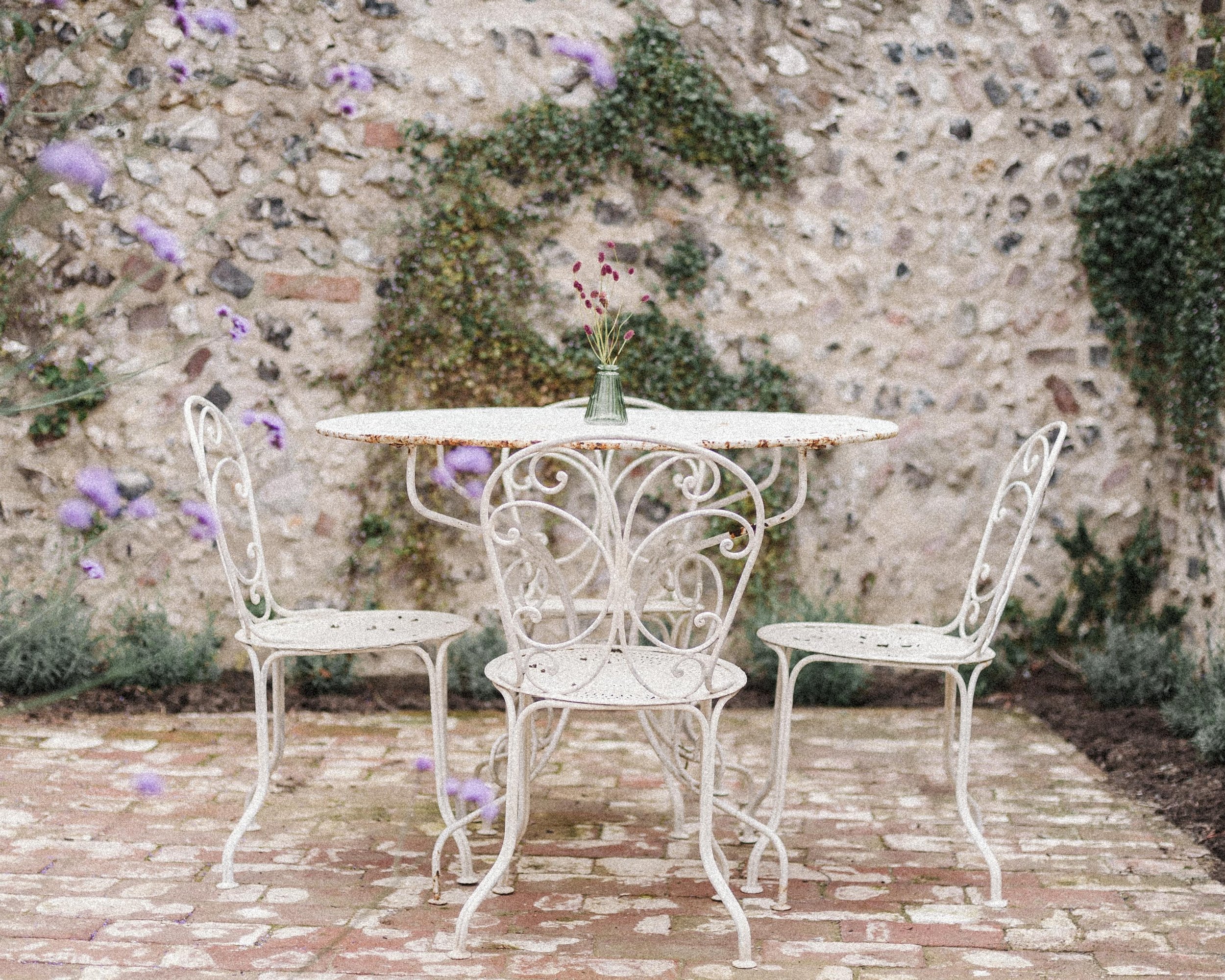 Courtyard garden in an Alfriston holiday cottage in East Sussex.