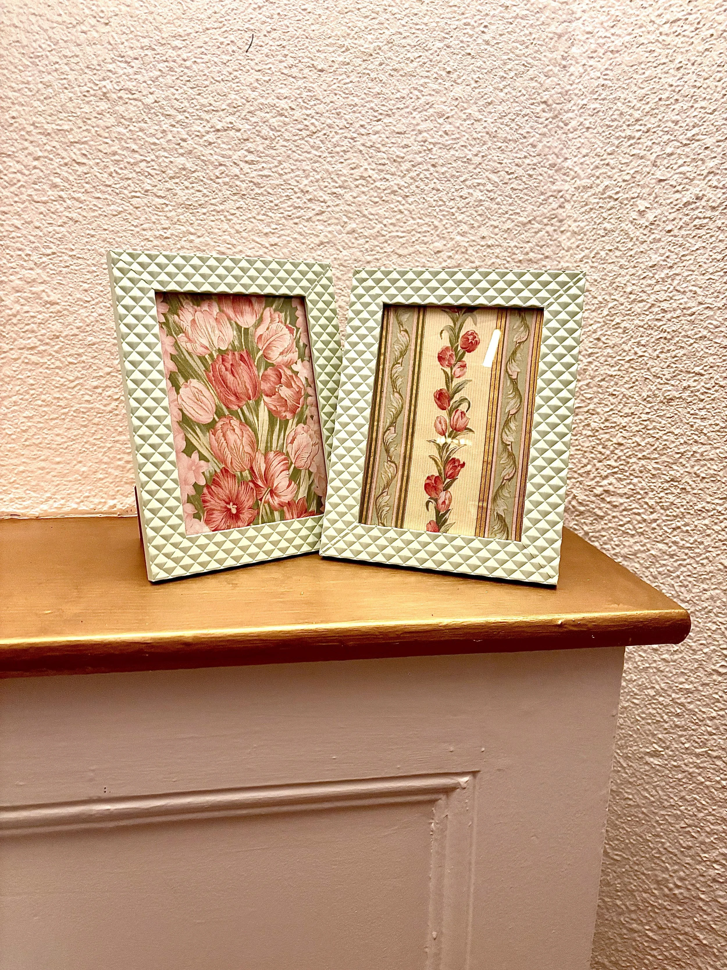 Chaque cadre est confectionné avec soin à partir de cadres et textiles de seconde main, pour un résultat chaleureux et original.  Un petit détail déco qui allie esthétique et engagement.  Pour une décoration qui a du sens et de la personnalité. 