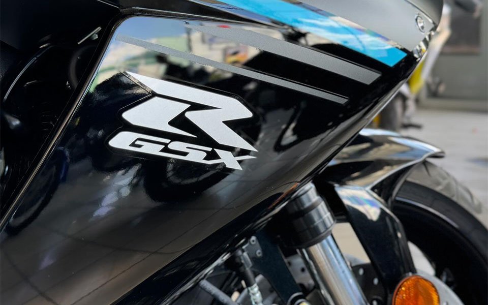 suzuki_gsx_r600_8.jpg