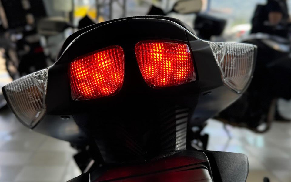 suzuki_gsx_r600_7.jpg