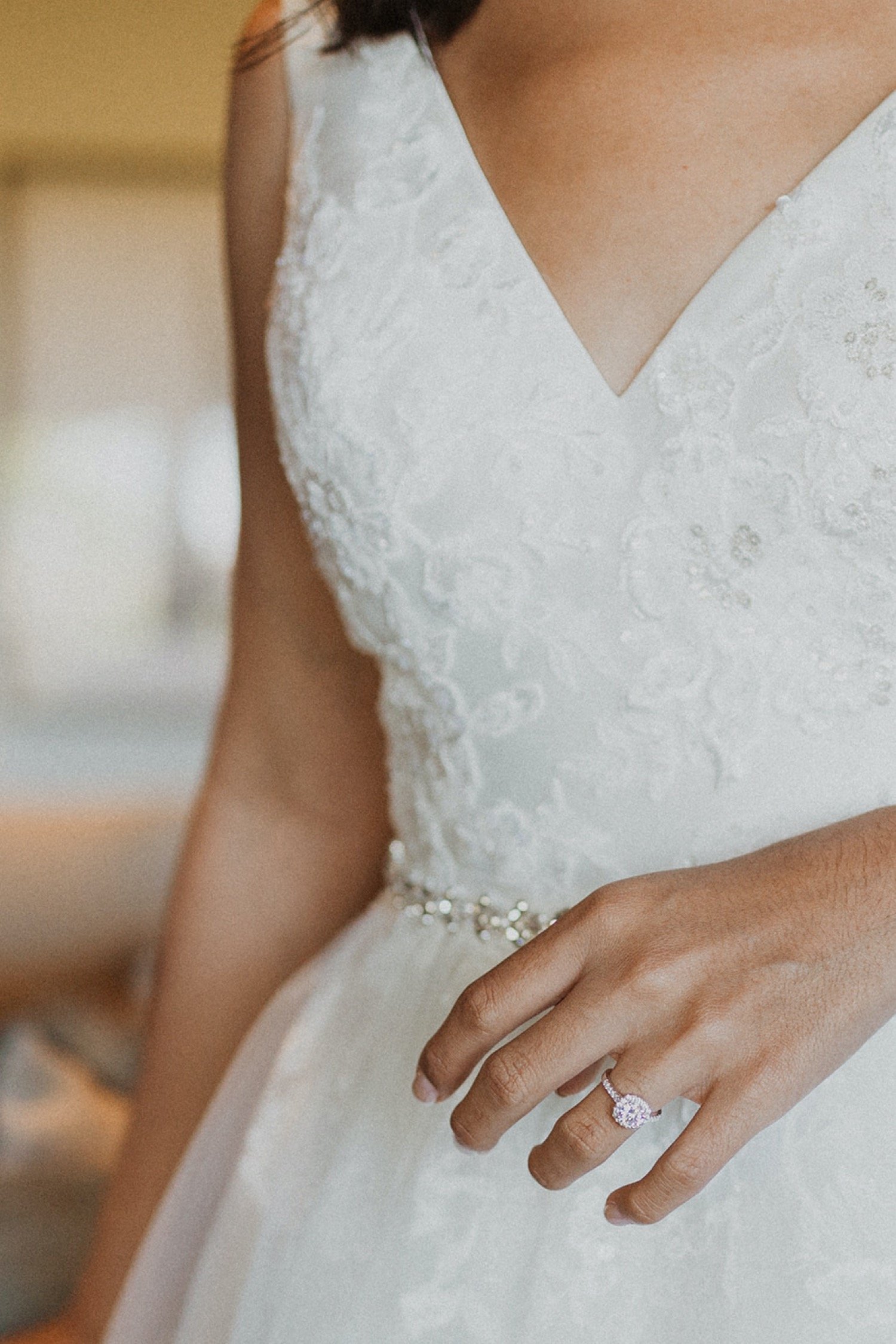 bride-getting-ready-with-family-at-big-island-wedding-in-Kona.jpg (2).jpg